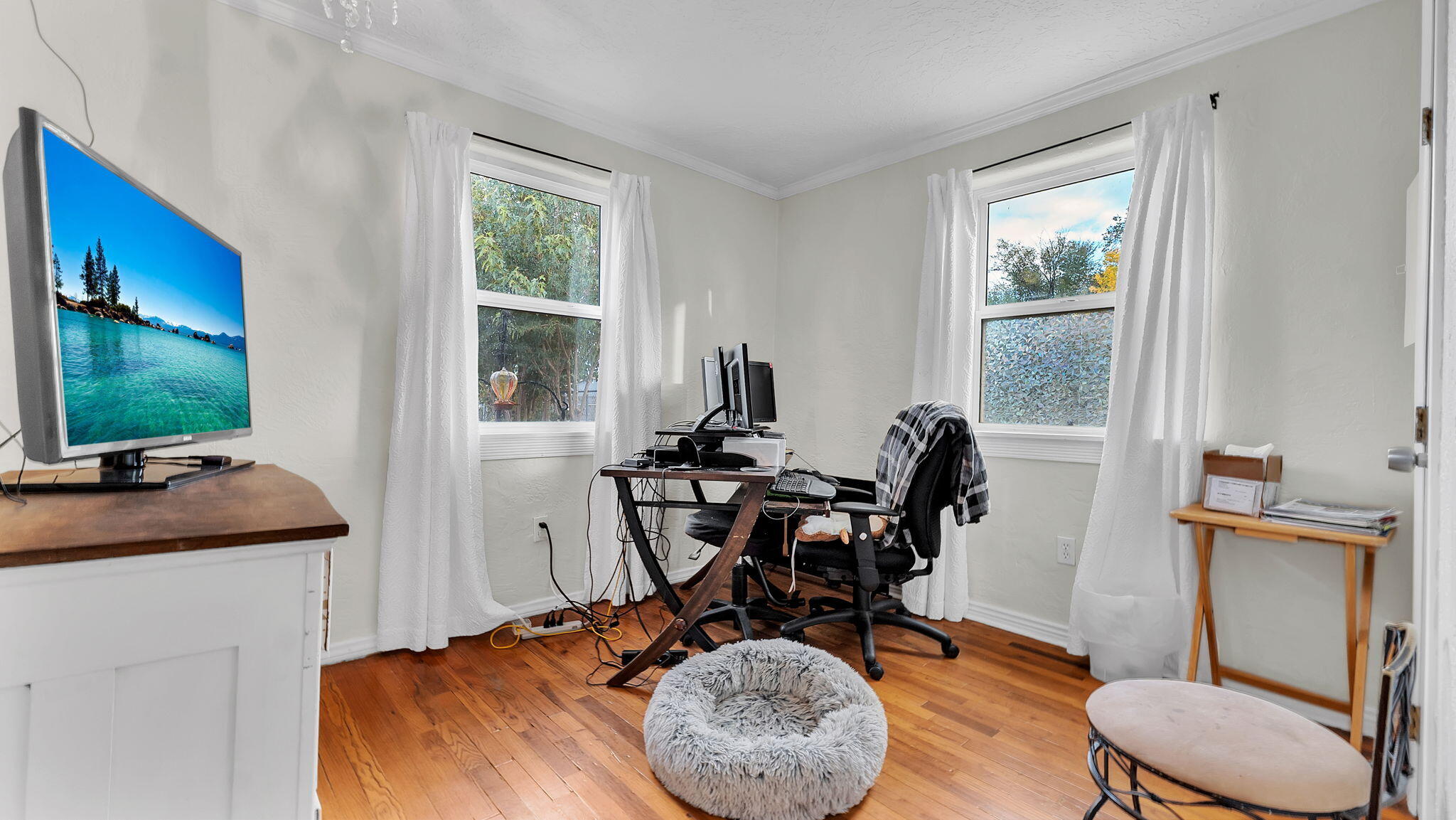 Photo 16 — 2411 Foothill Drive SW