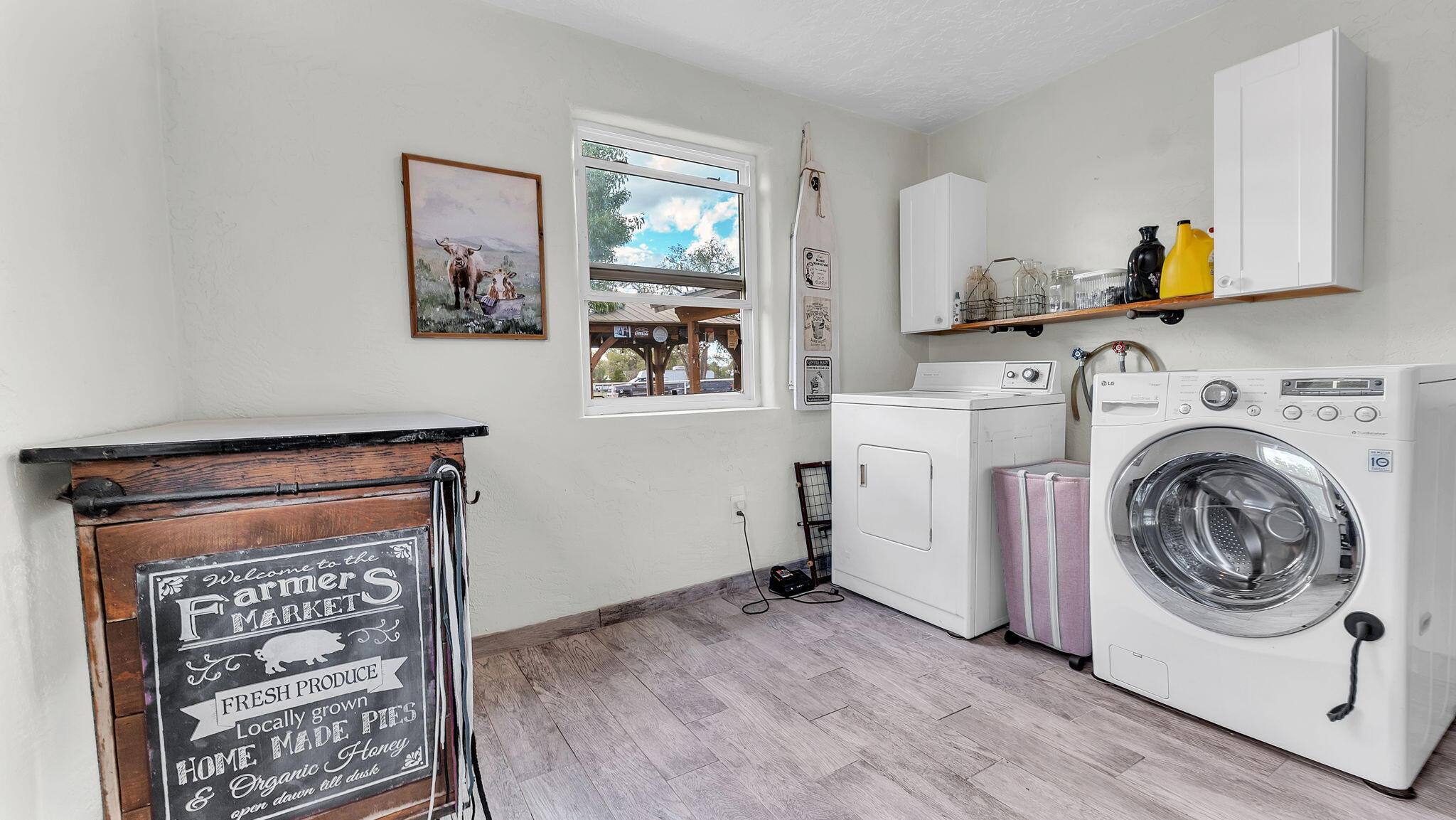 Photo 13 — 2411 Foothill Drive SW