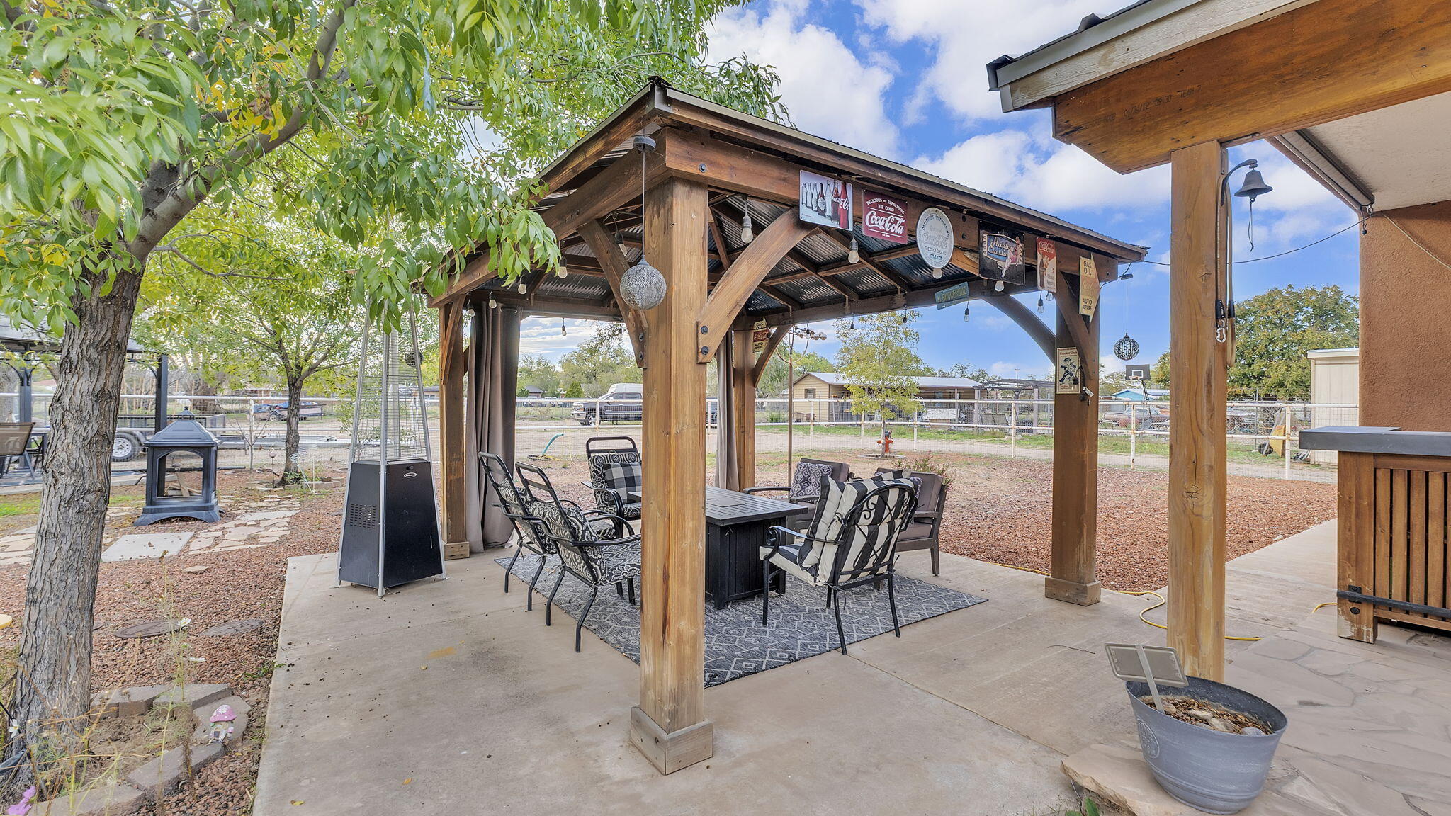 Photo 10 — 2411 Foothill Drive SW