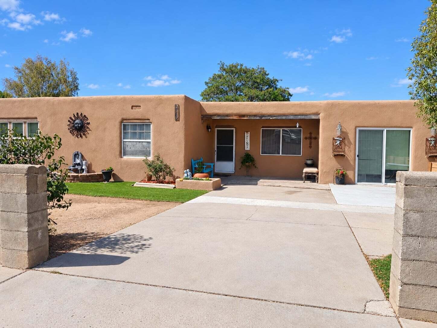 2119 Los Pinos Court, Santa Fe, NM 87505