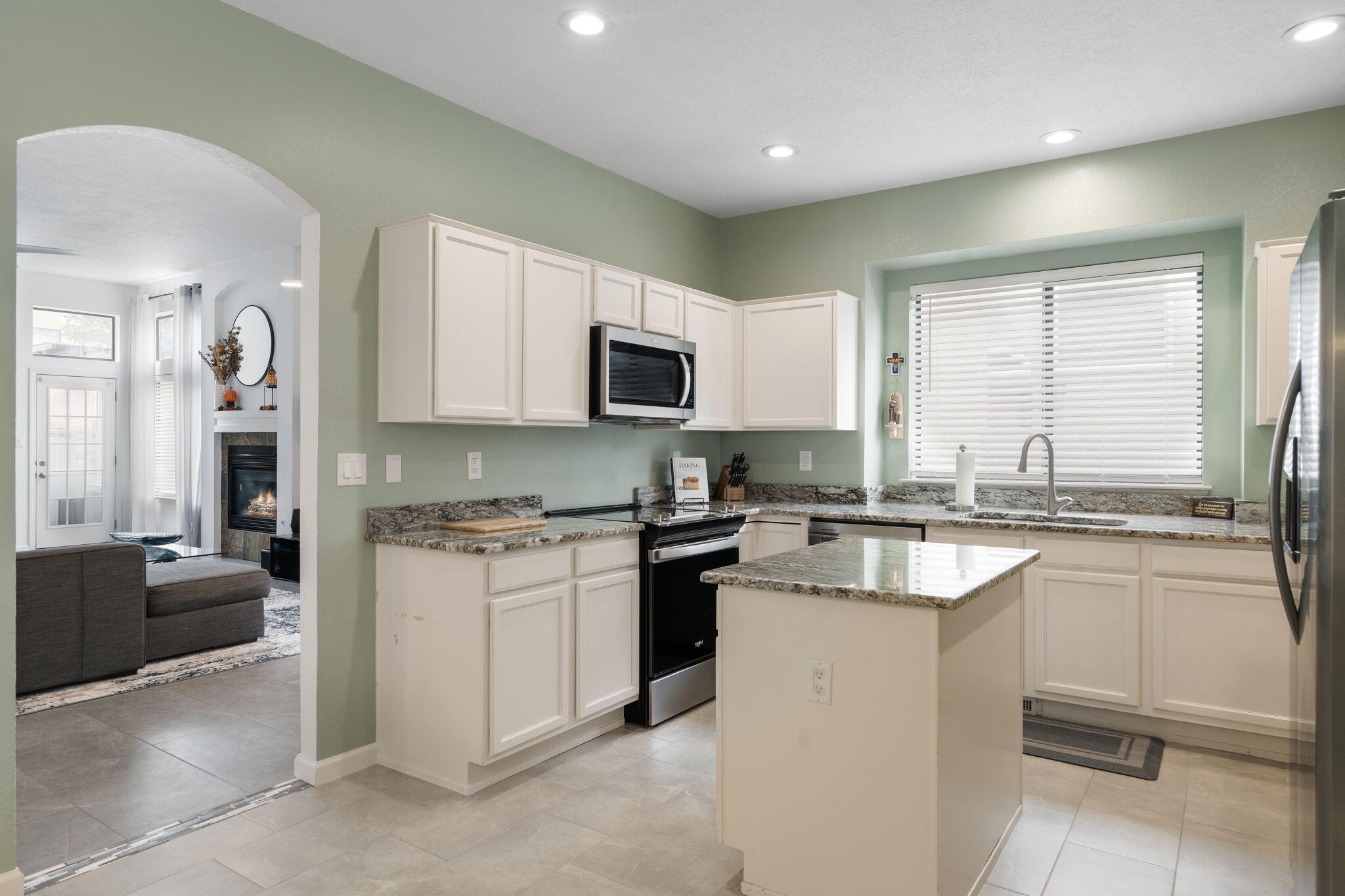 Photo 18 — 2115 Black Willow Drive NE