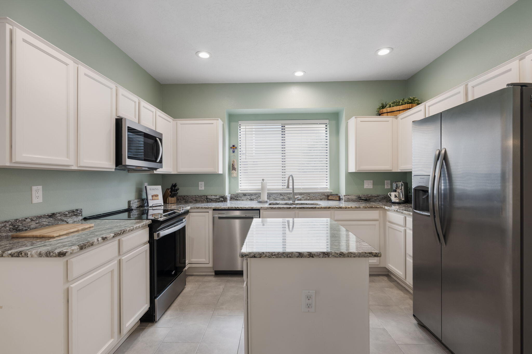 Photo 17 — 2115 Black Willow Drive NE