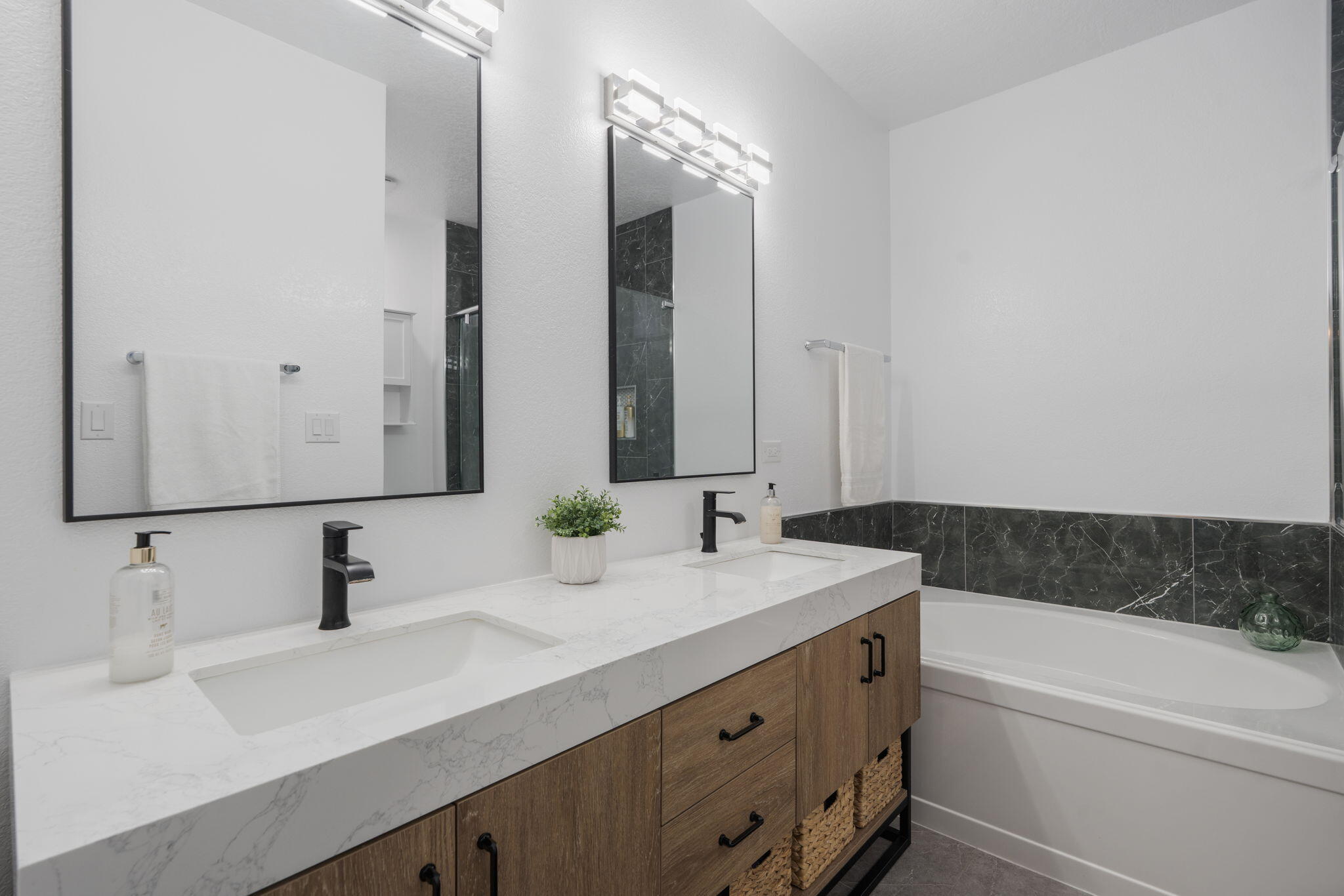Photo 11 — 2115 Black Willow Drive NE