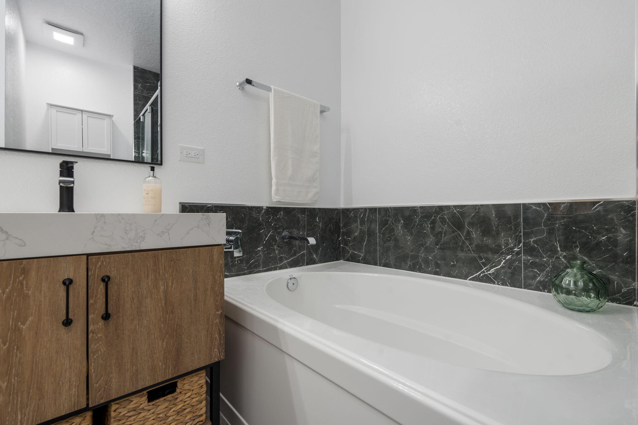Photo 10 — 2115 Black Willow Drive NE