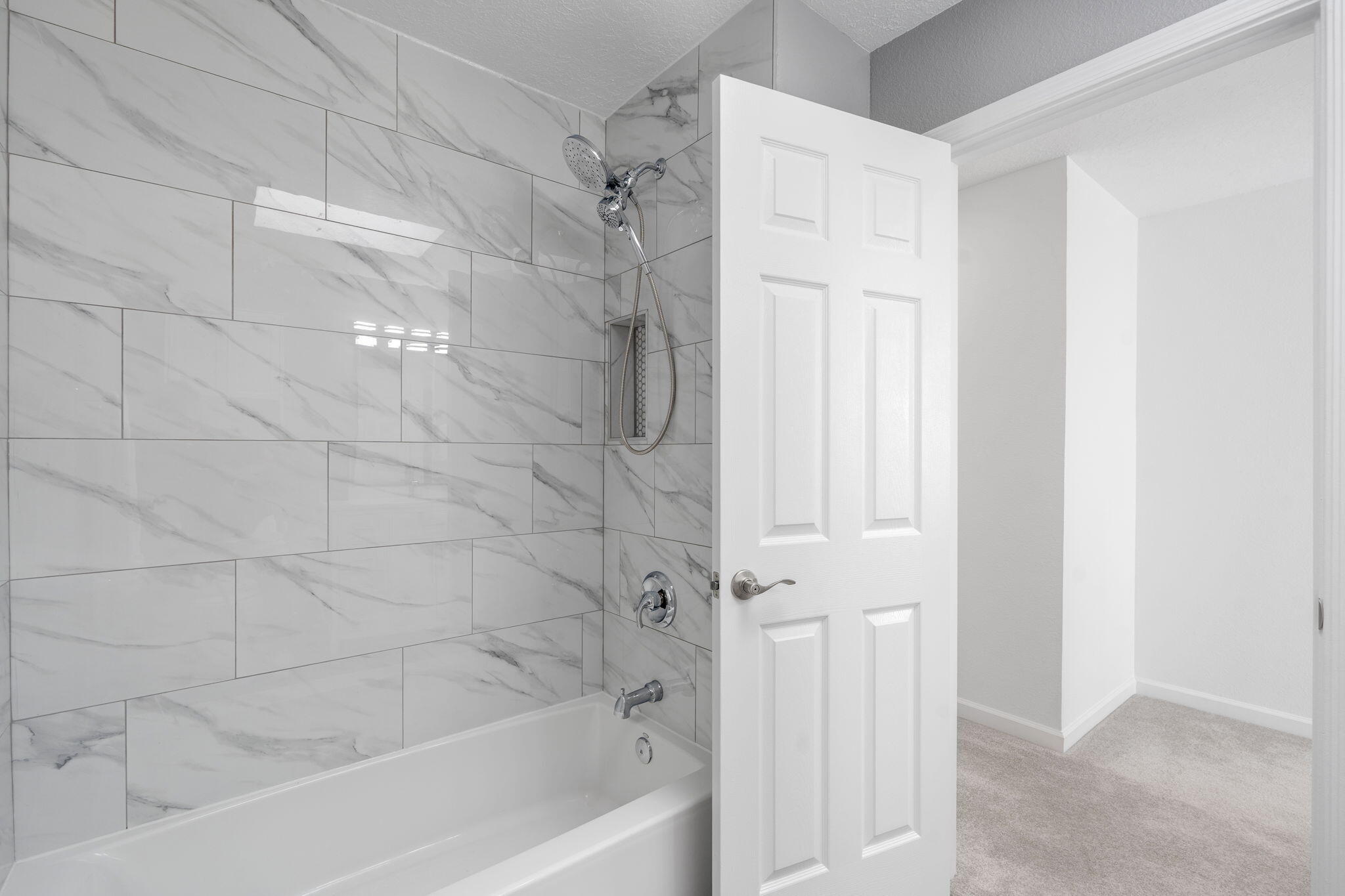 Photo 5 — 2115 Black Willow Drive NE