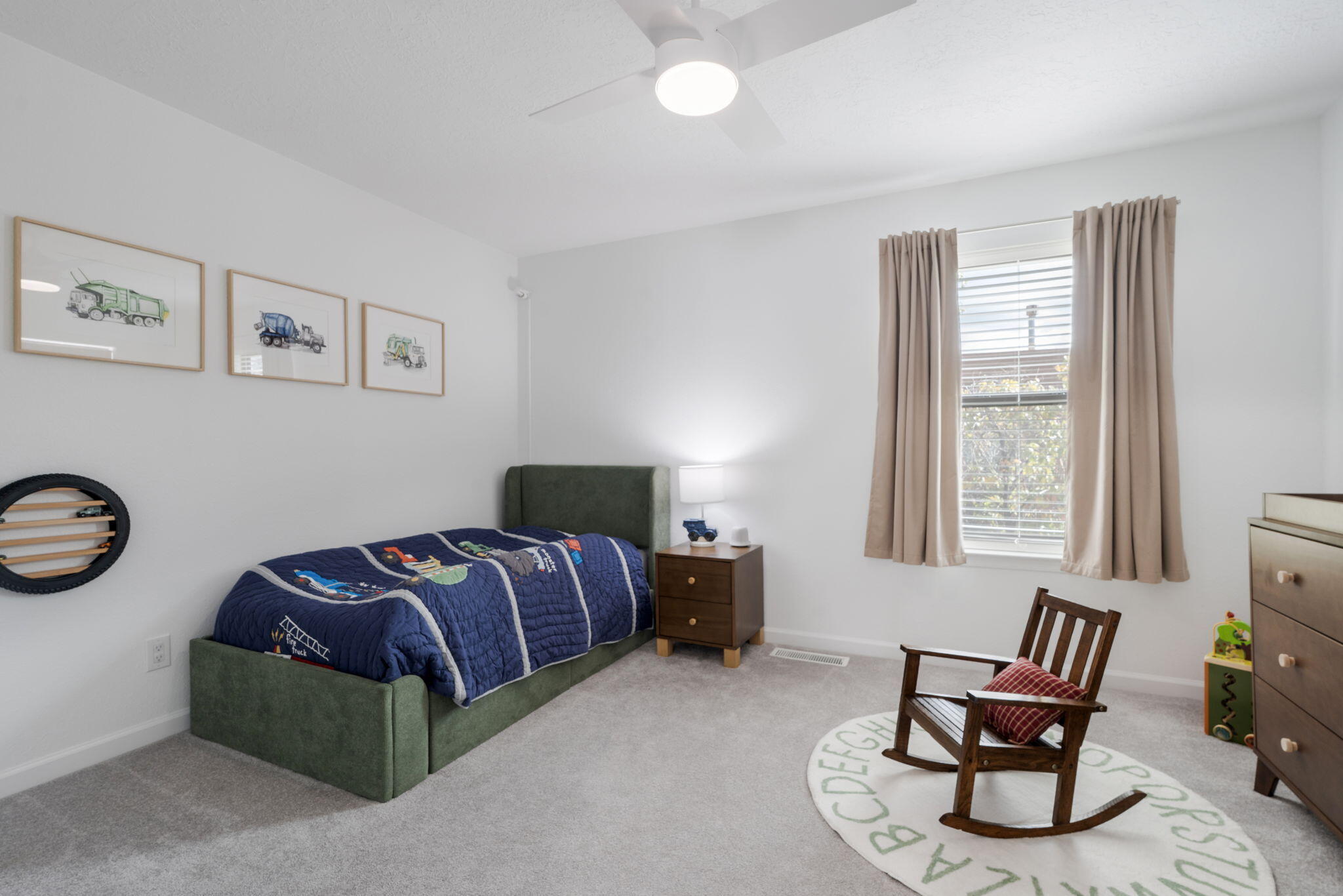 Photo 4 — 2115 Black Willow Drive NE