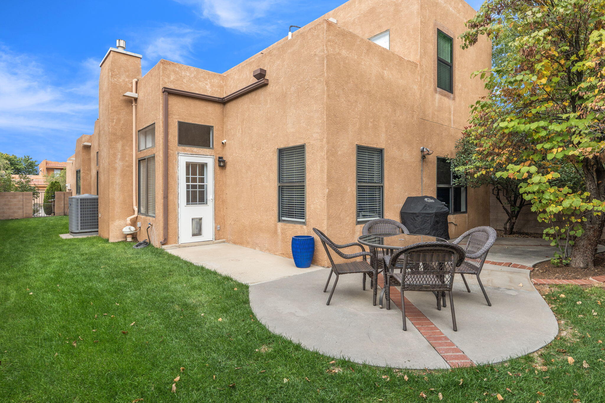 Photo 2 — 2115 Black Willow Drive NE
