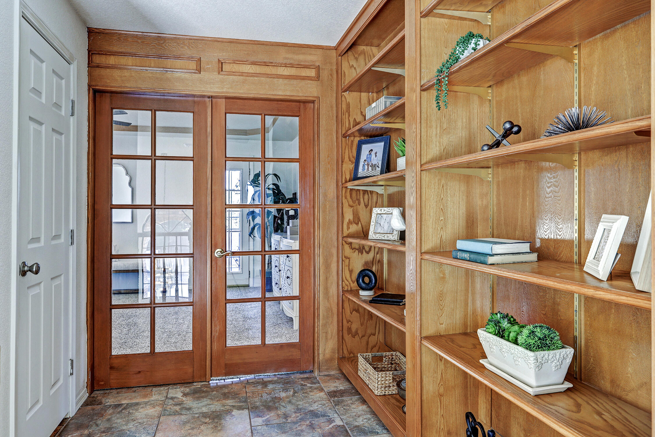 Photo 10 — 7869 Quintana Drive NE