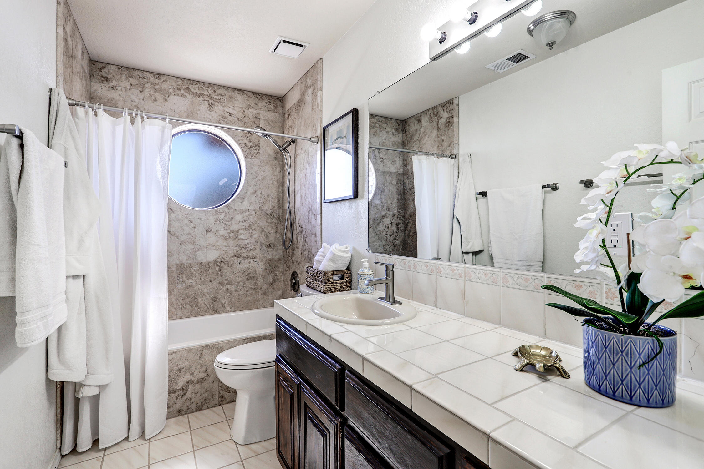 Photo 11 — 7869 Quintana Drive NE