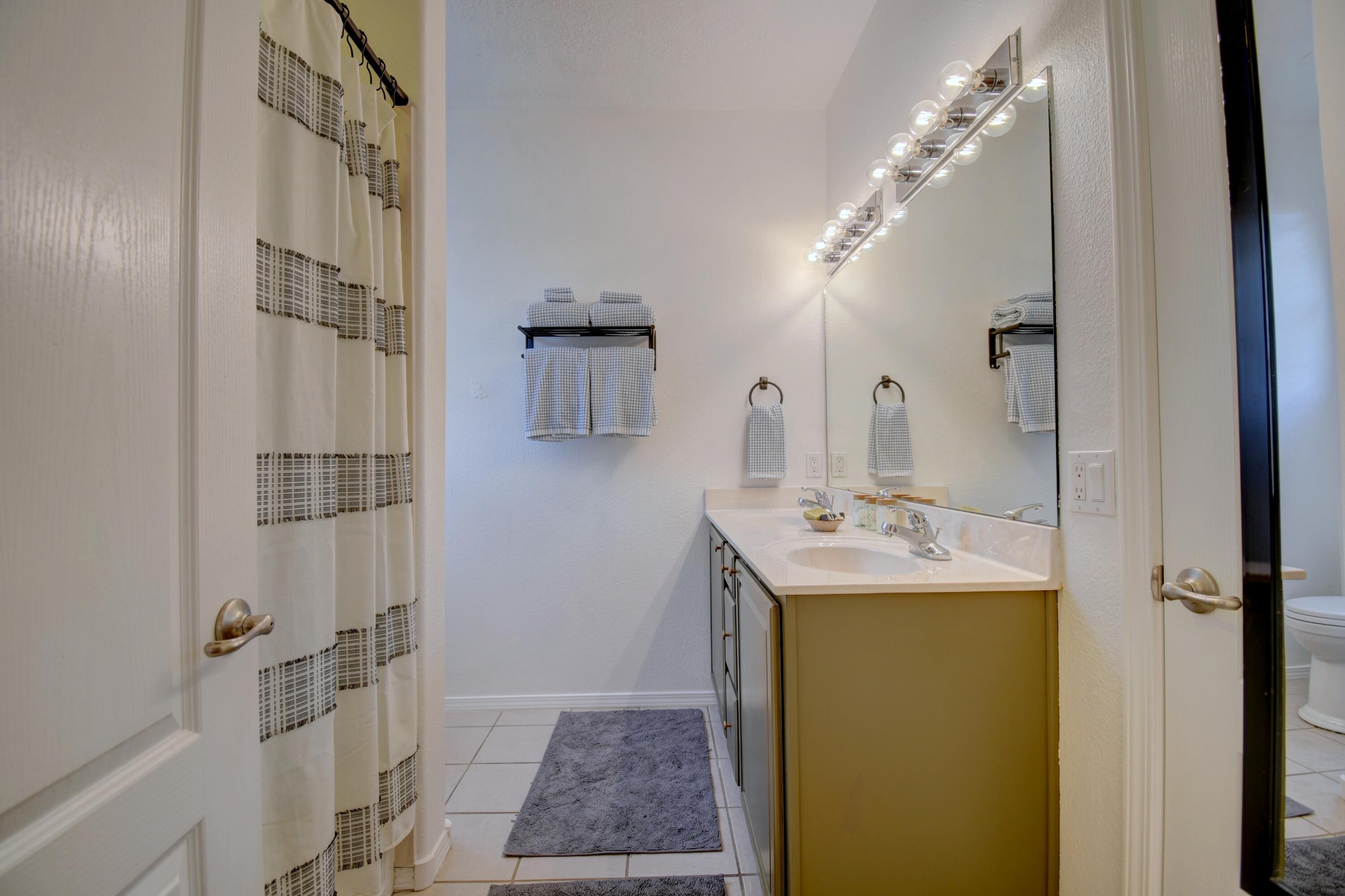 Photo 10 — 601 Menaul Boulevard NE 4001