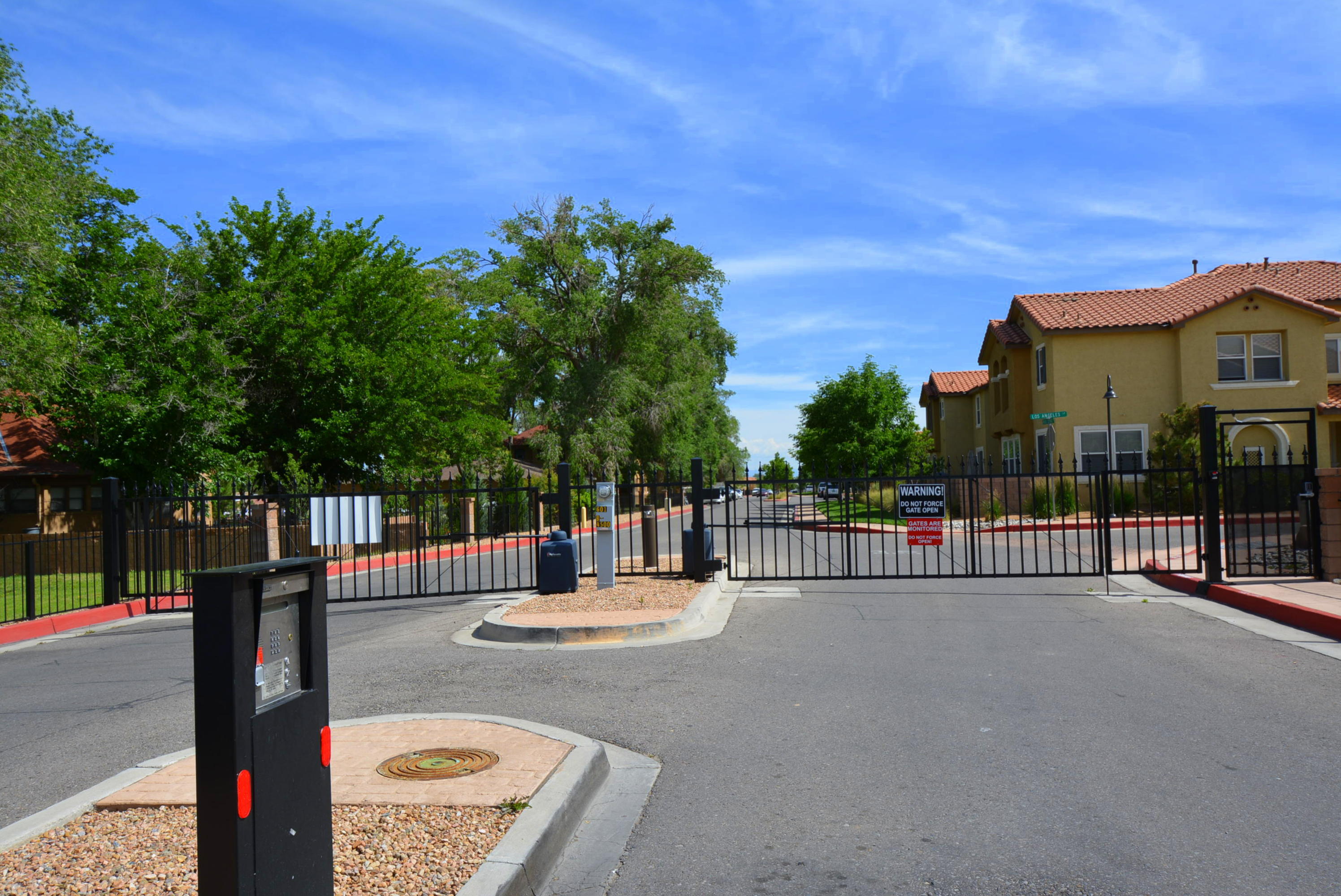 Photo 18 — 601 Menaul Boulevard NE 4001