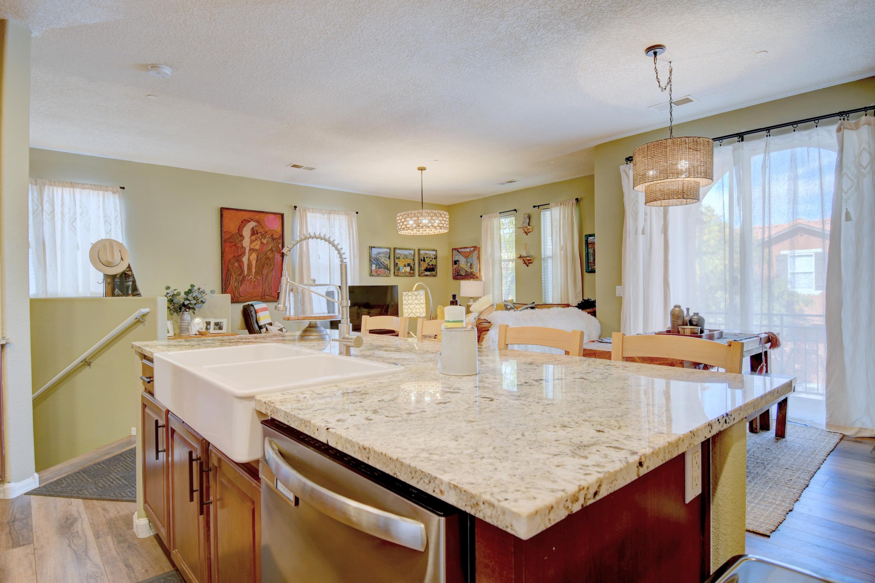 Photo 7 — 601 Menaul Boulevard NE 4001