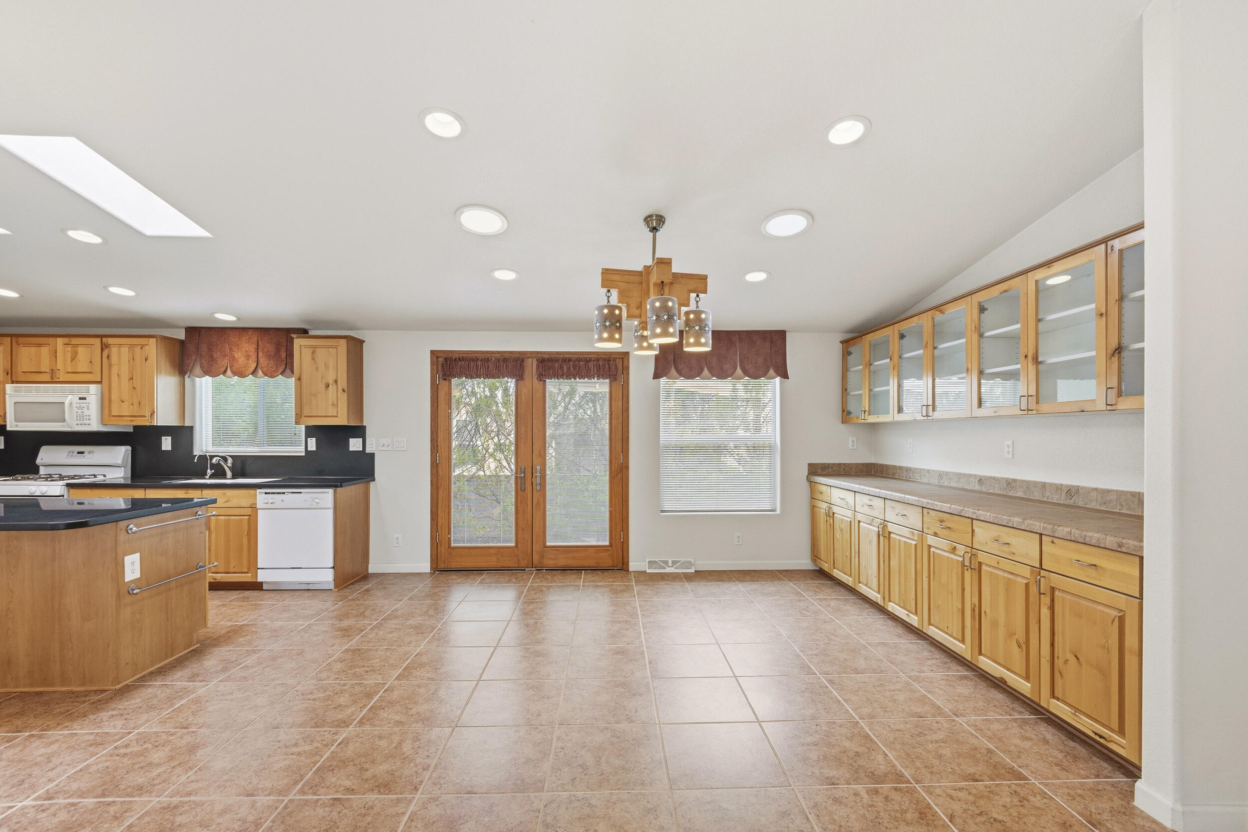 Photo 4 — 336 Sunrise Bluffs Drive