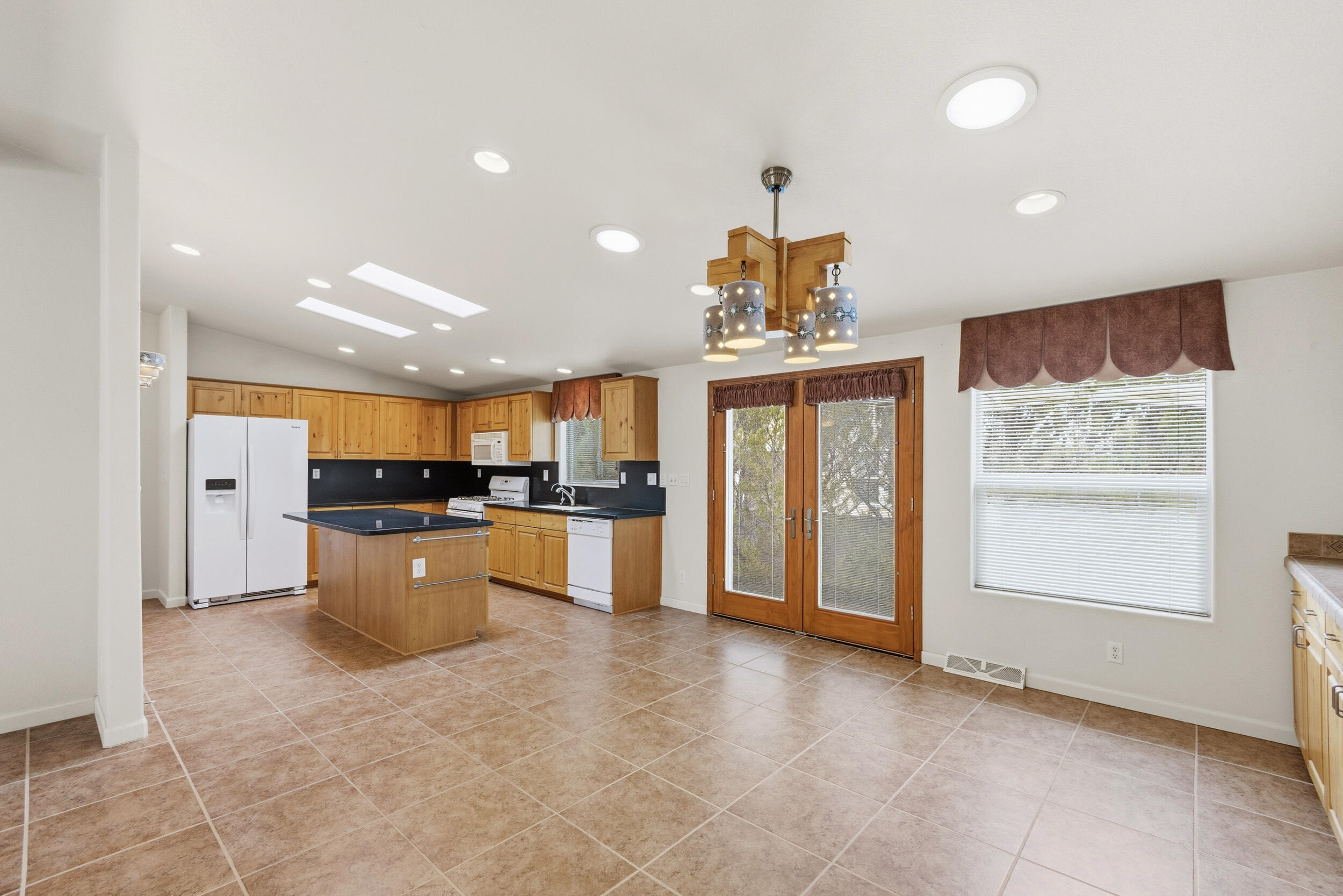 Photo 5 — 336 Sunrise Bluffs Drive