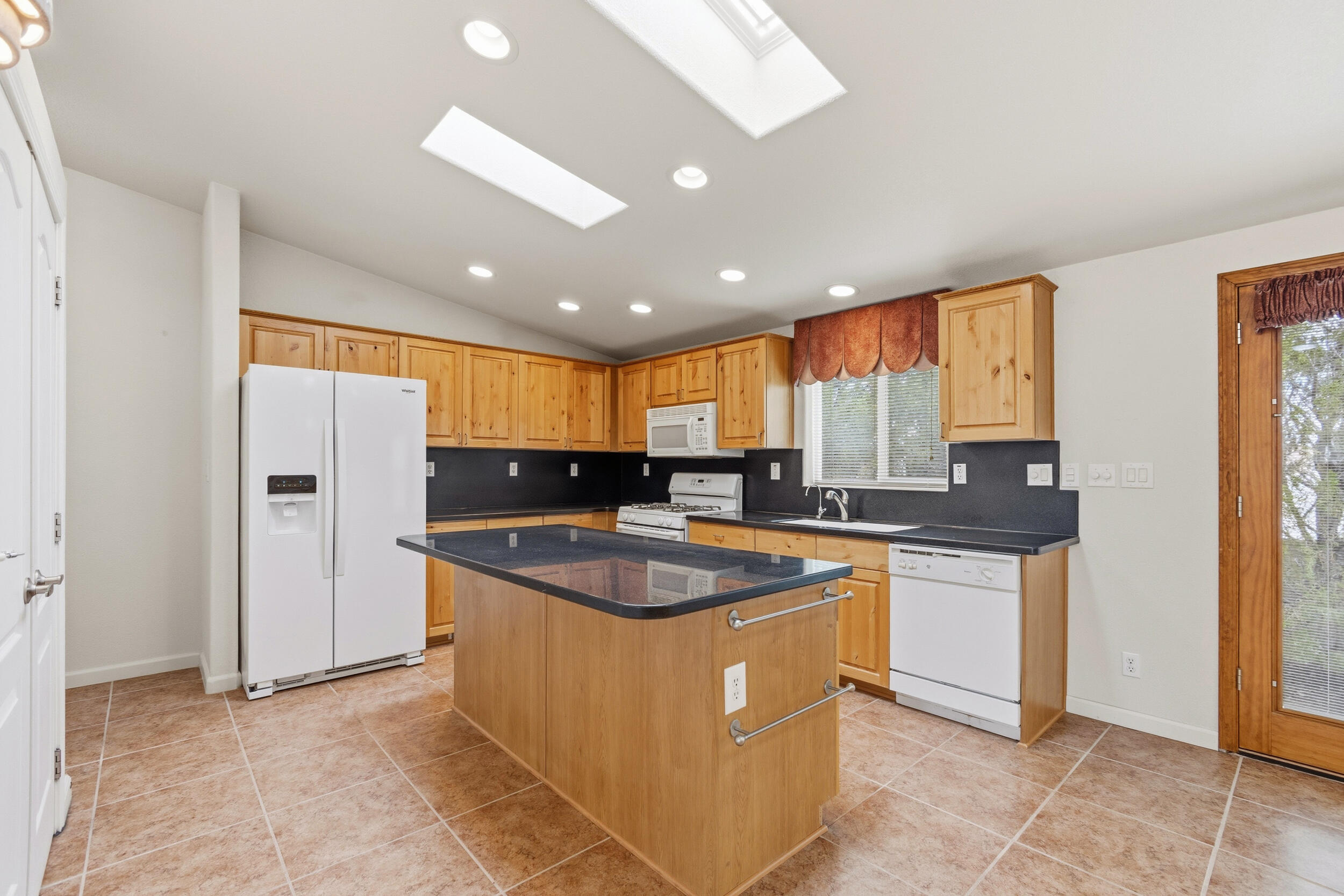 Photo 6 — 336 Sunrise Bluffs Drive