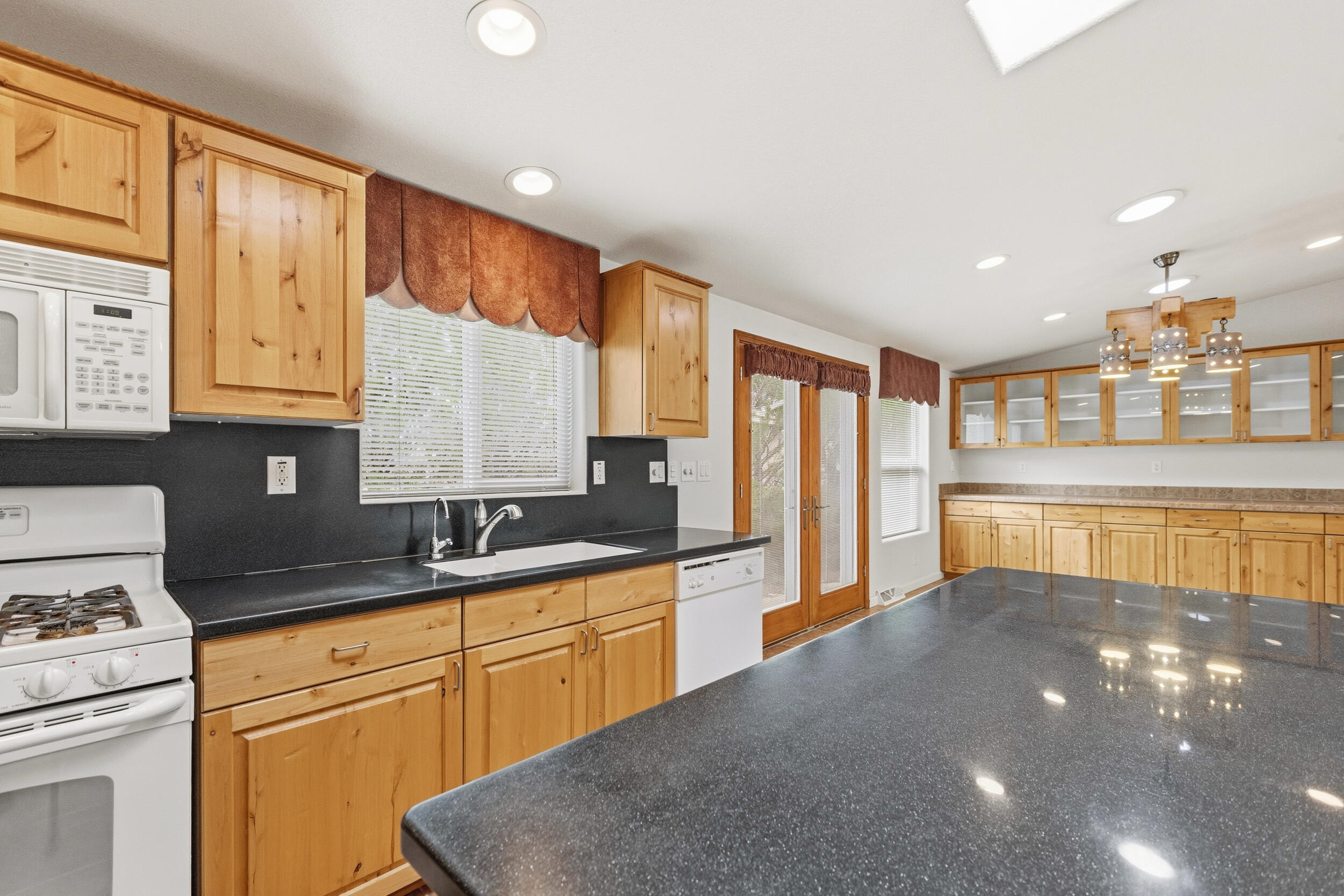 Photo 8 — 336 Sunrise Bluffs Drive
