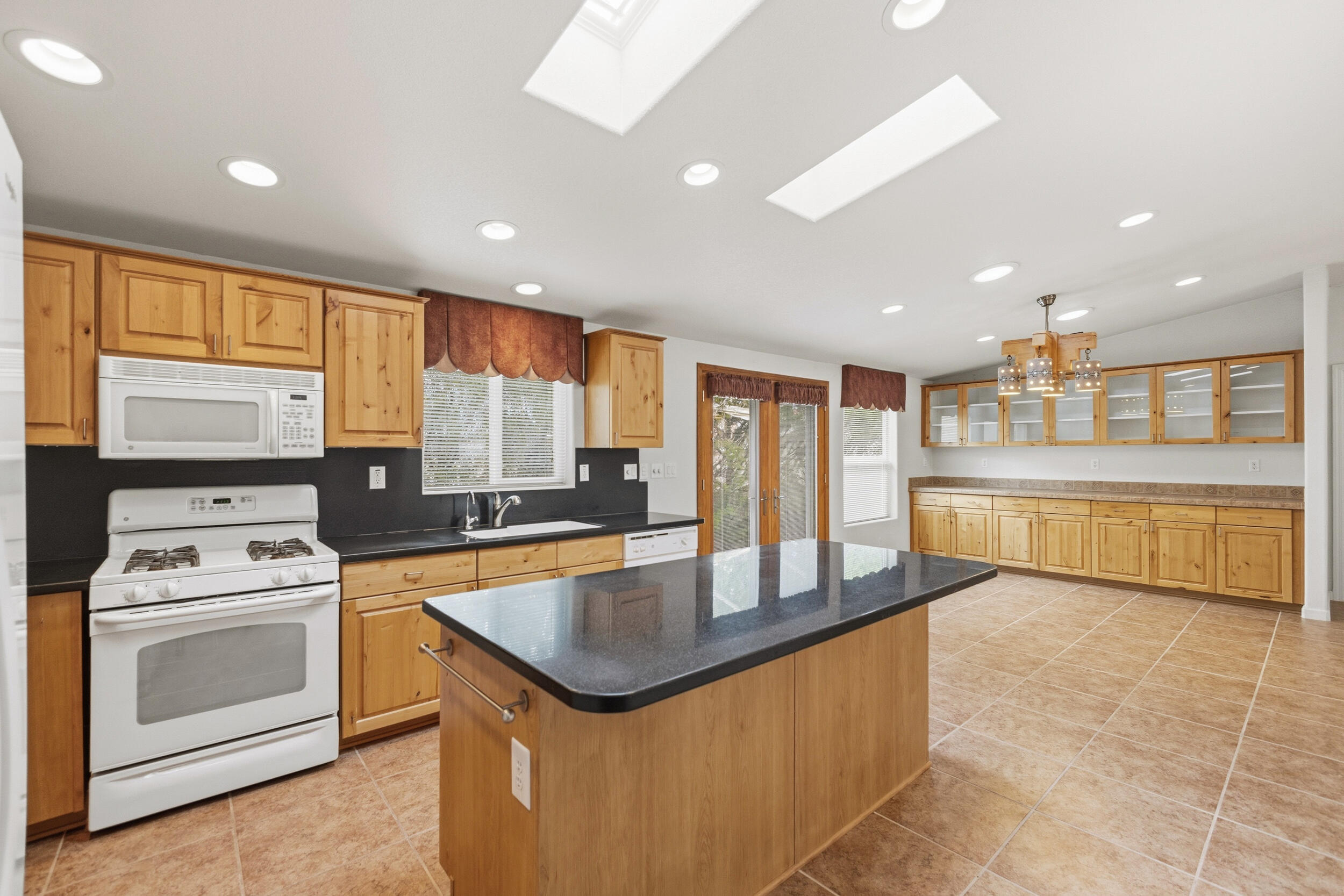 Photo 9 — 336 Sunrise Bluffs Drive