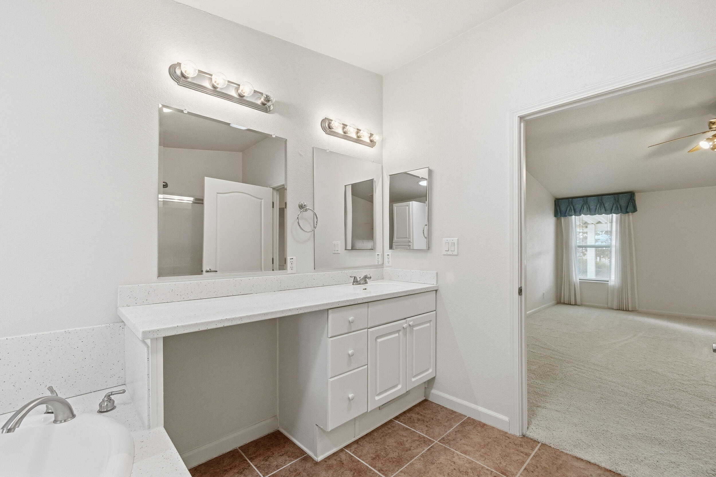 Photo 2 — 336 Sunrise Bluffs Drive