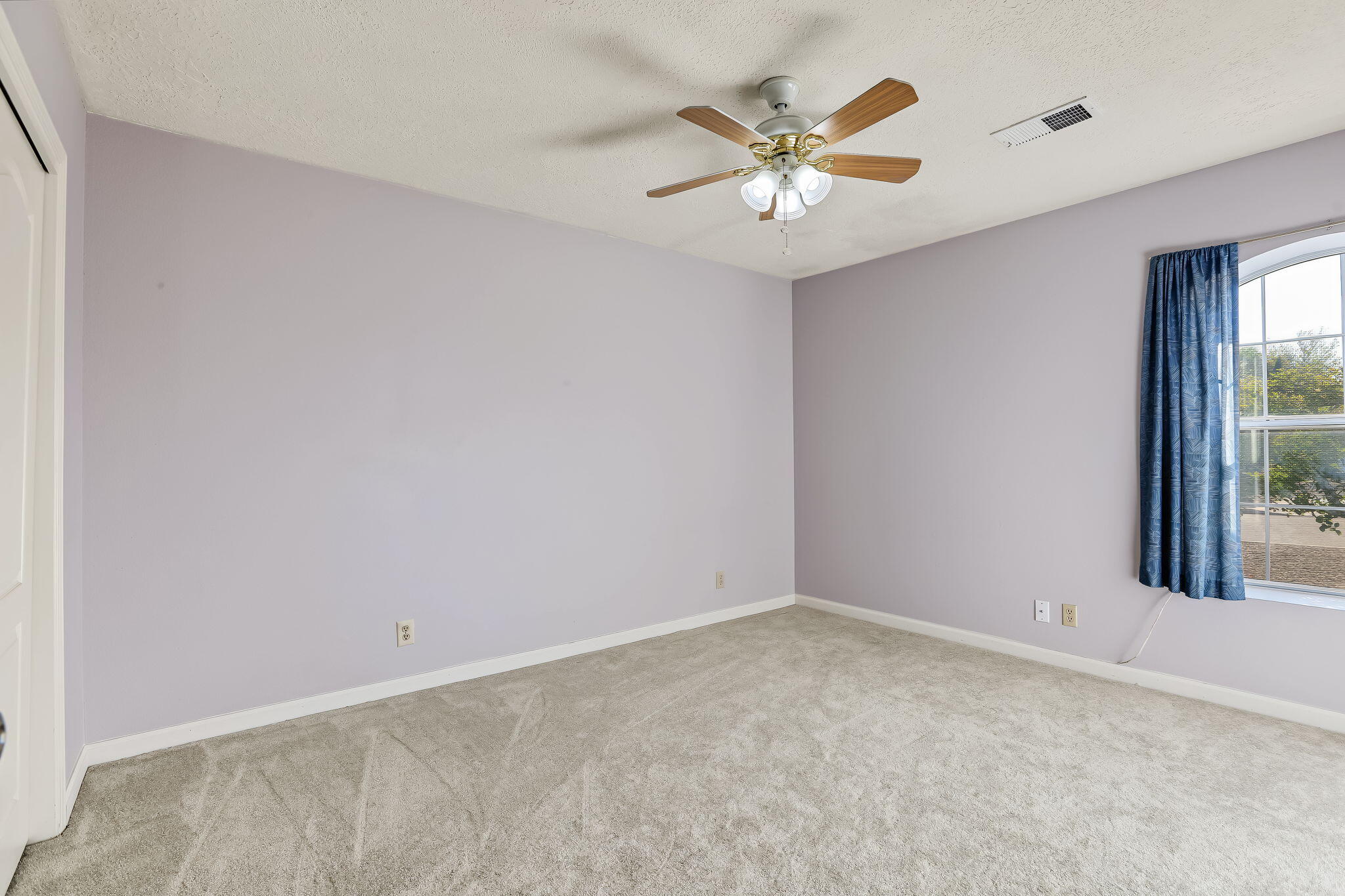 Photo 16 — 2566 Diamond Peak Drive NE