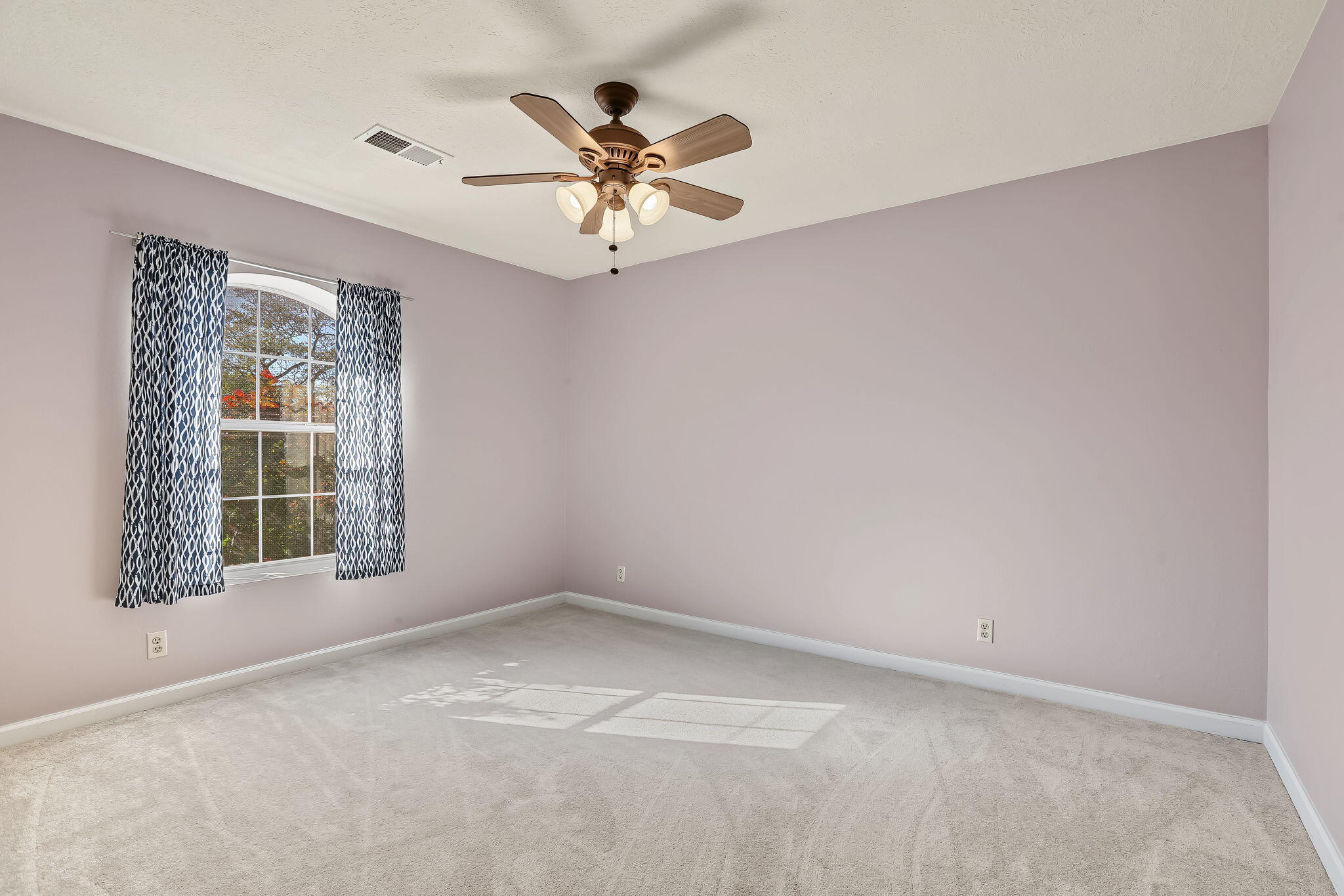 Photo 13 — 2566 Diamond Peak Drive NE