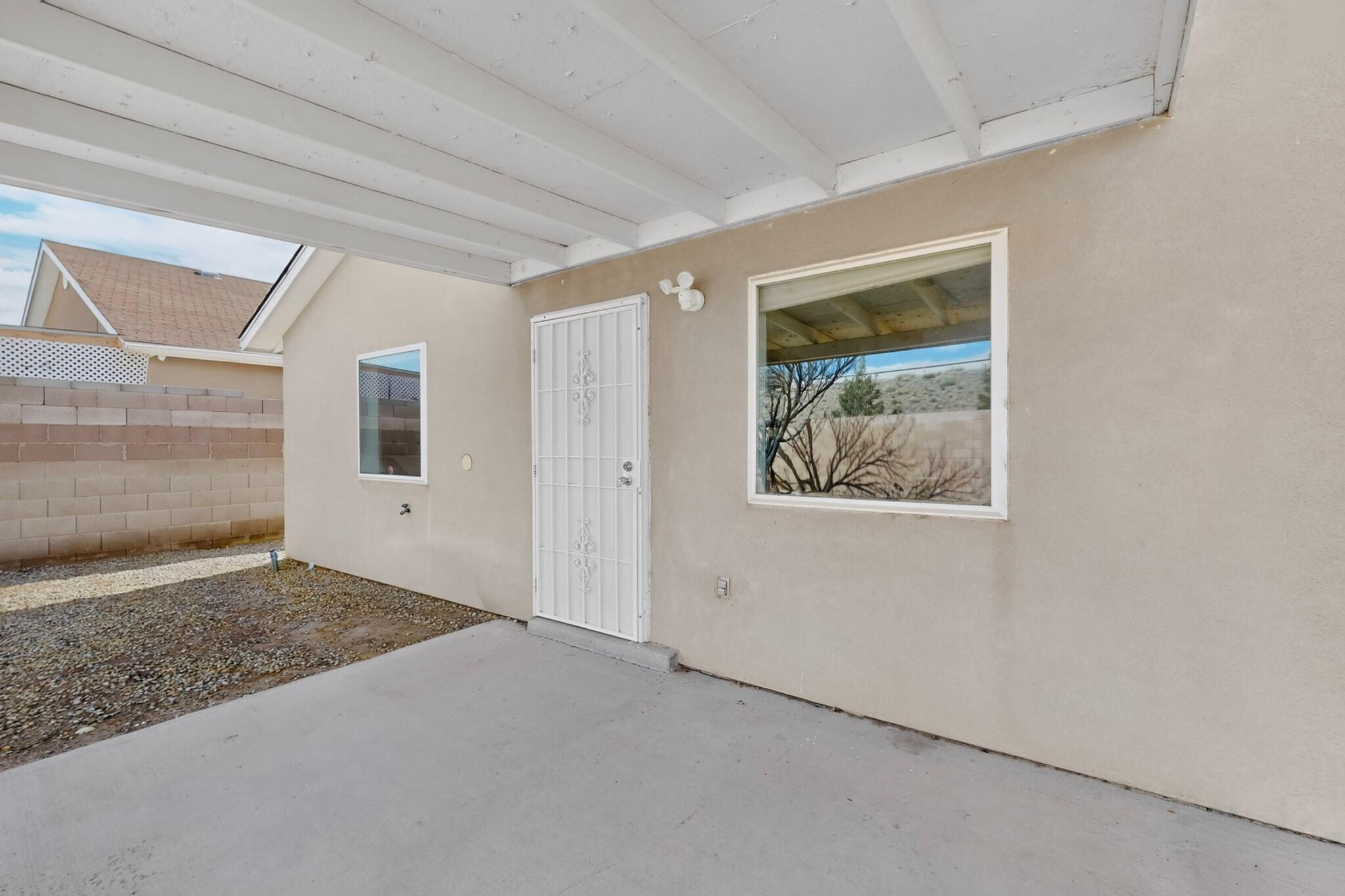Photo 11 — 9015 Santa Catalina Avenue NW