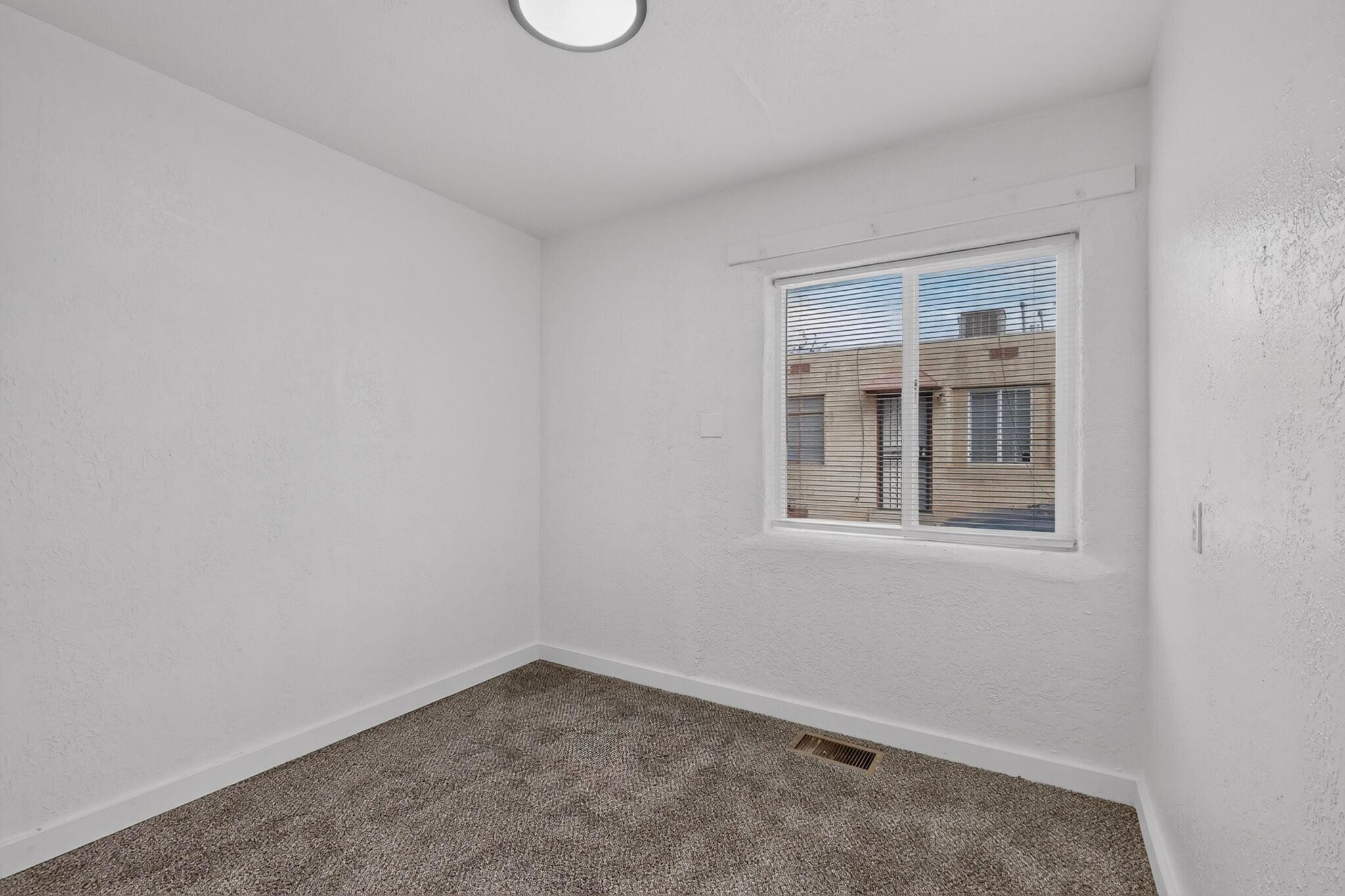Photo 10 — 1005 Wilmoore Drive SE