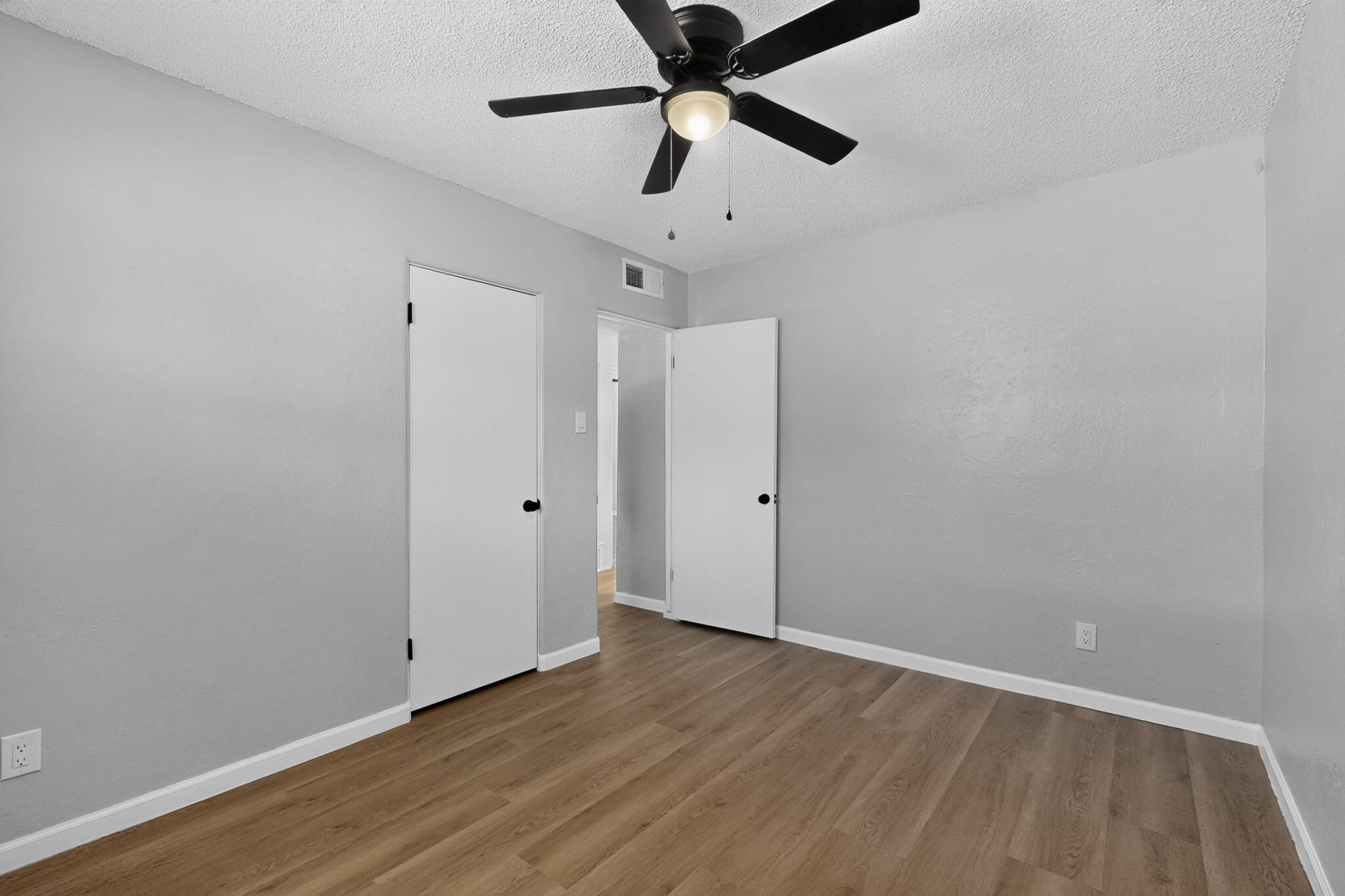Photo 18 — 2511 General Marshall Street NE