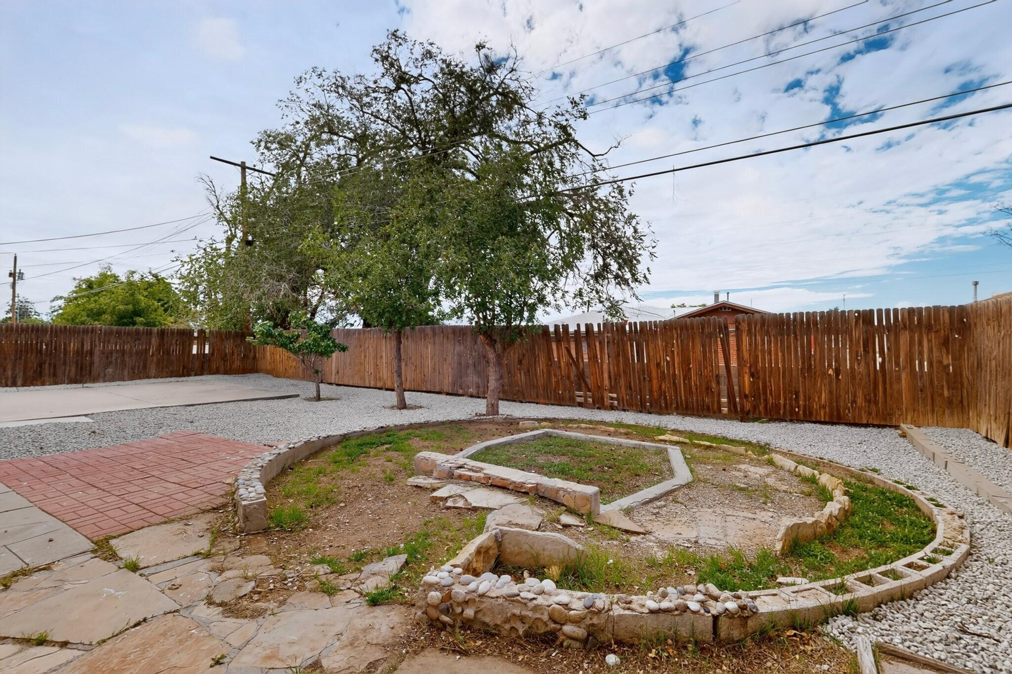 Photo 2 — 2511 General Marshall Street NE