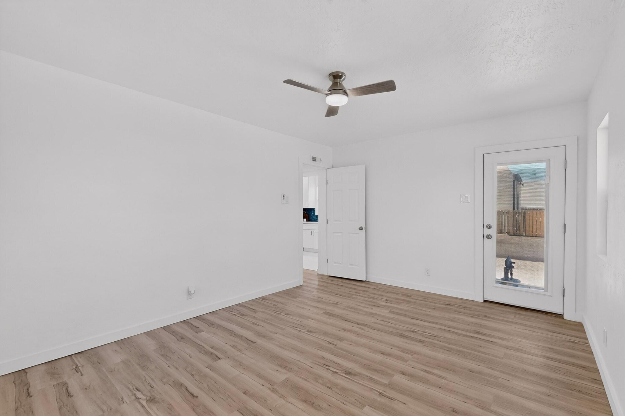 Photo 11 — 413 Princeton Drive SE