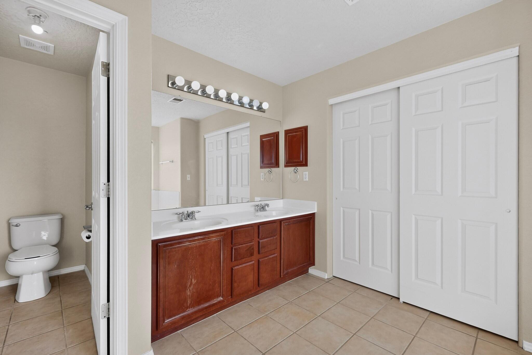Photo 2 — 991 Carrizo Street NW