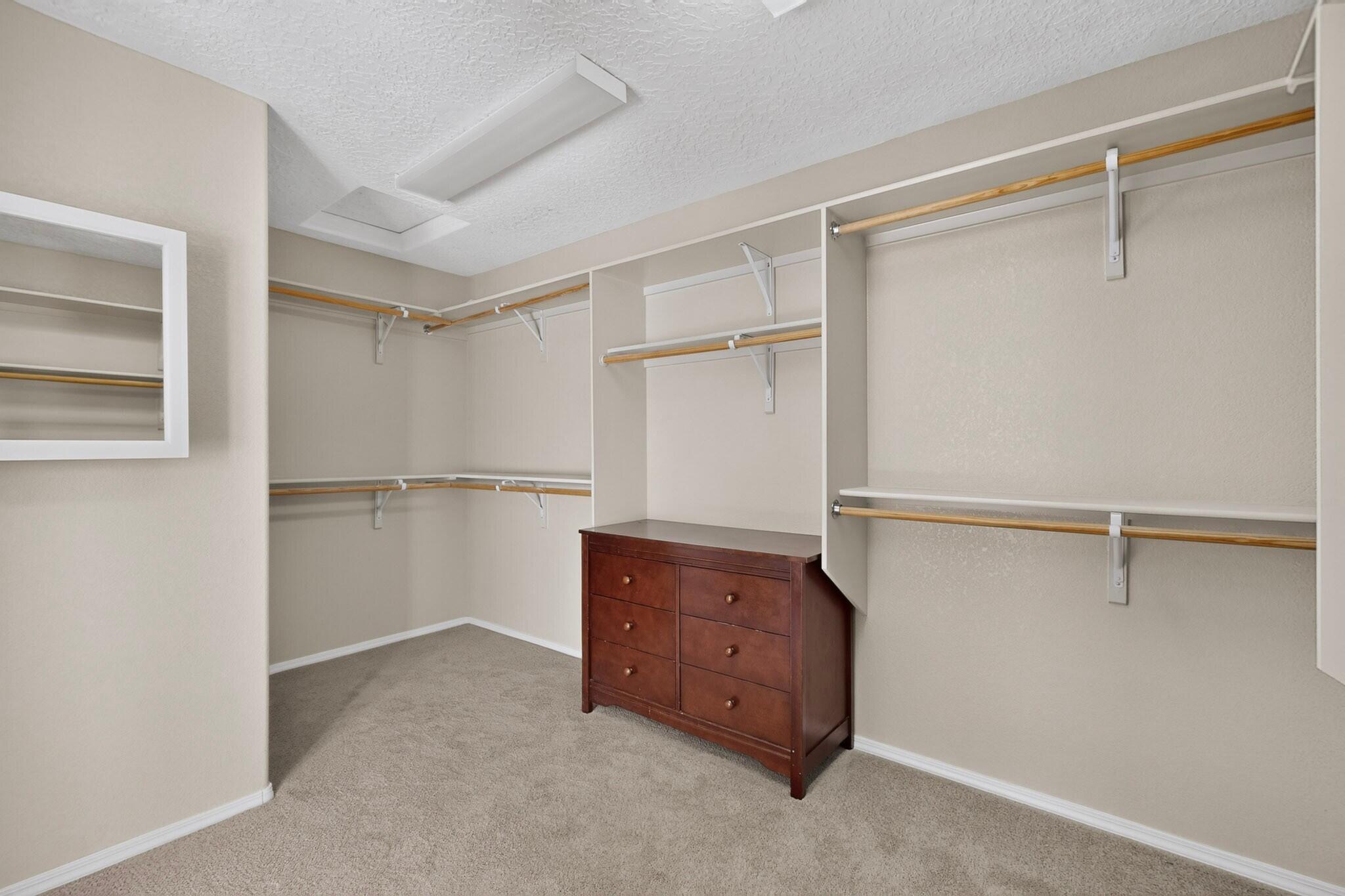 Photo 4 — 991 Carrizo Street NW