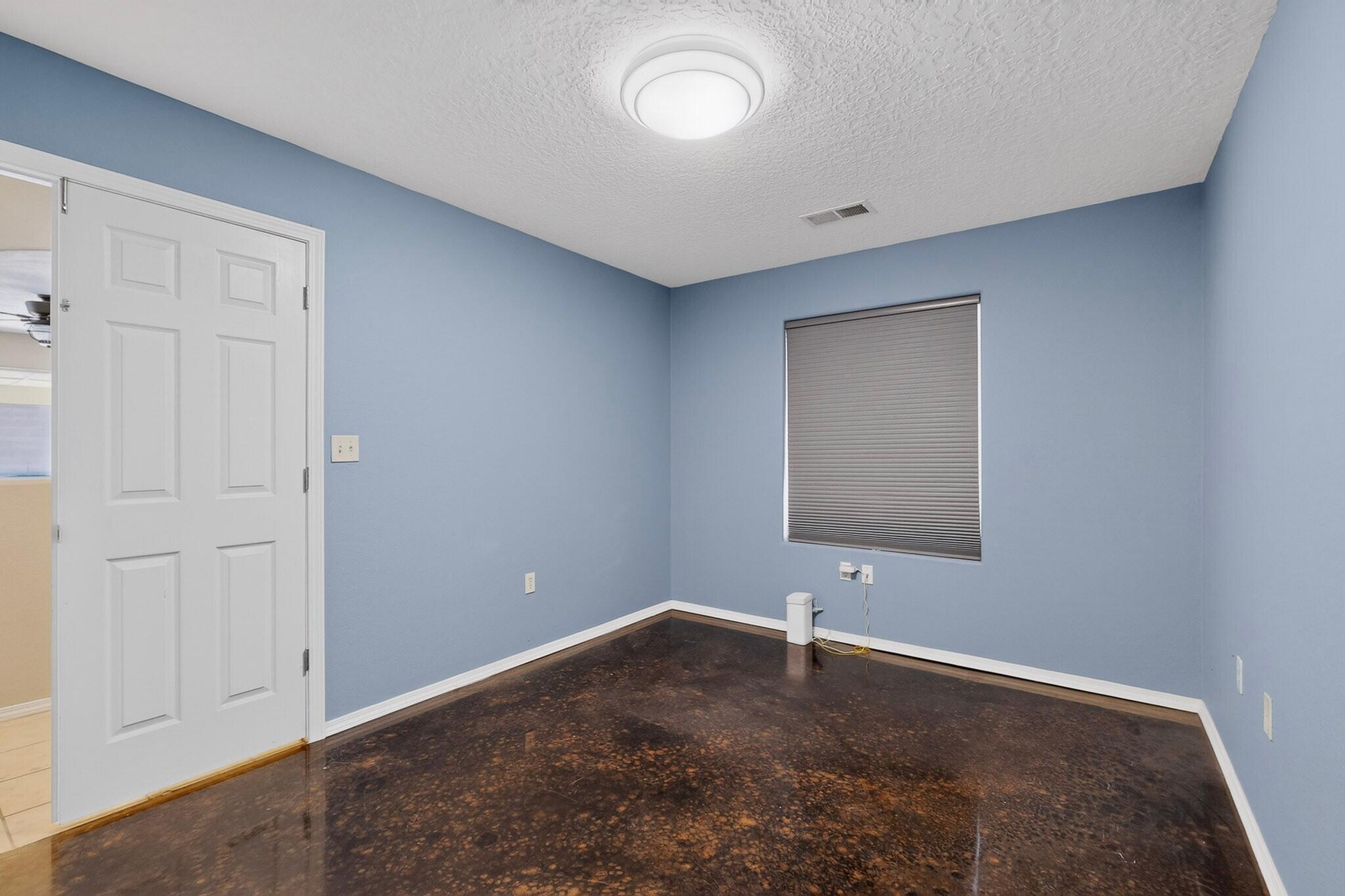 Photo 16 — 991 Carrizo Street NW