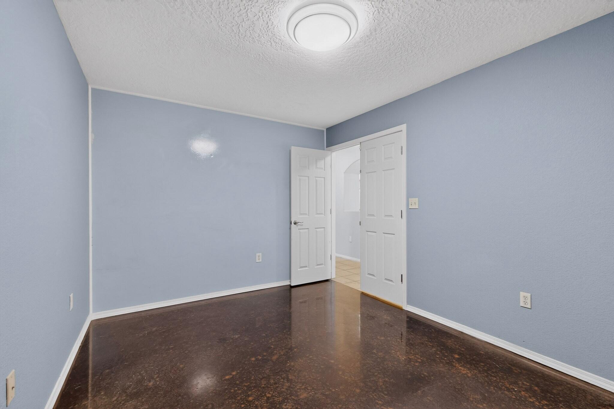 Photo 17 — 991 Carrizo Street NW