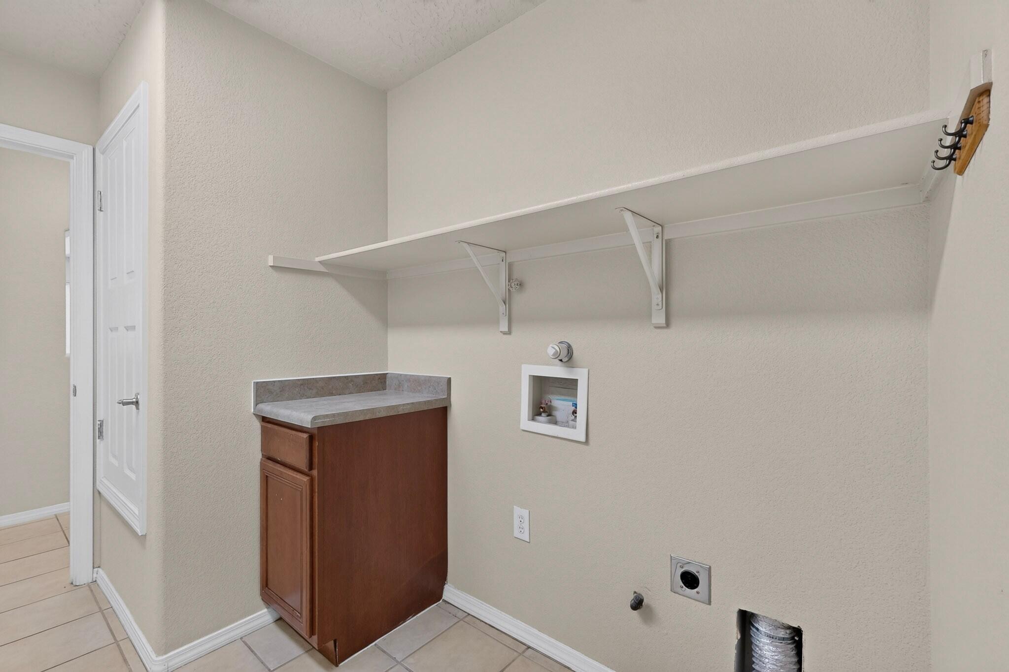 Photo 18 — 991 Carrizo Street NW