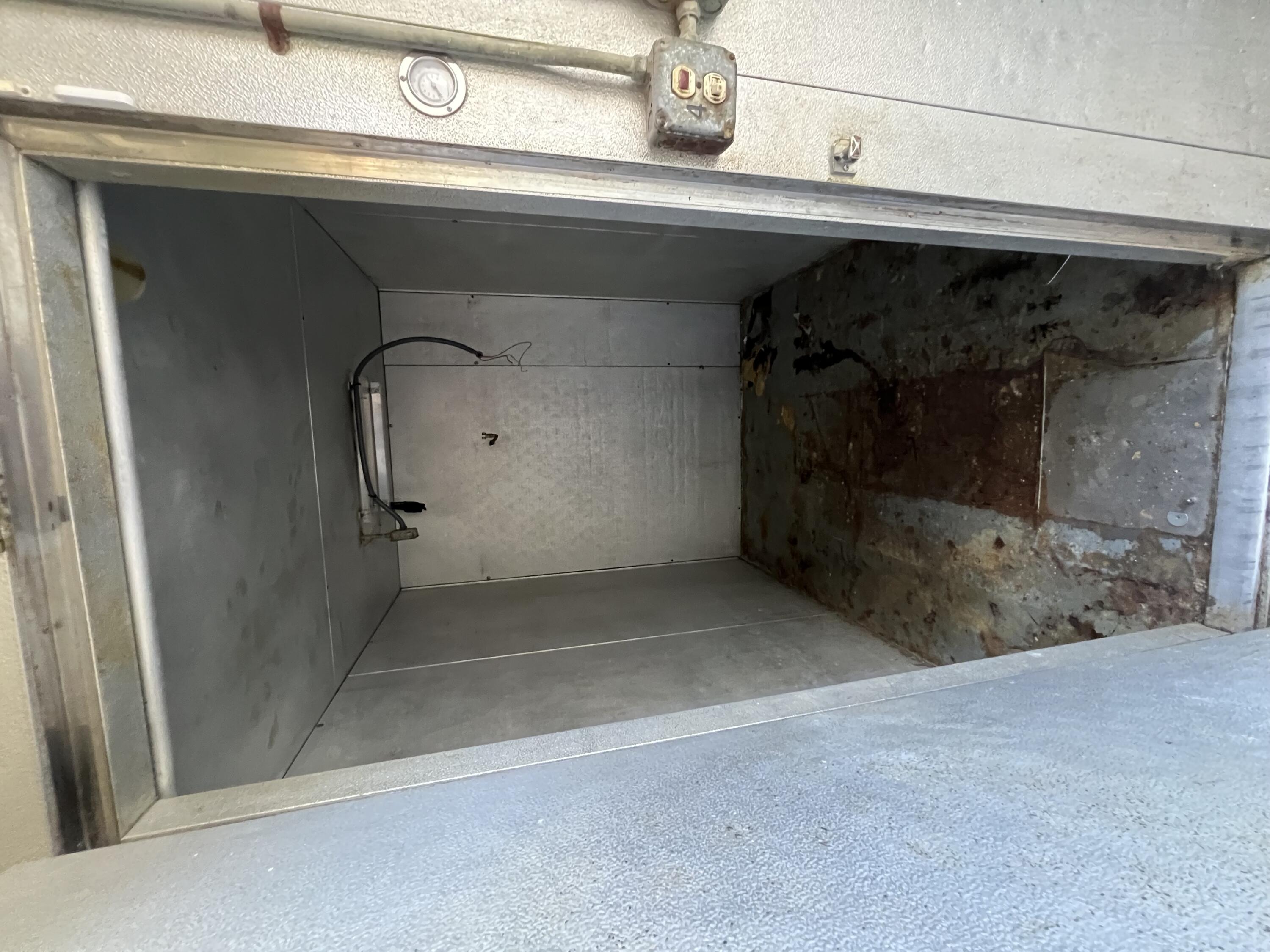 Photo 17 — 1184 Frontage Road NE