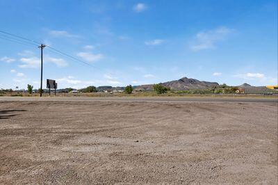 Photo 7 — 1184 Frontage Road NE