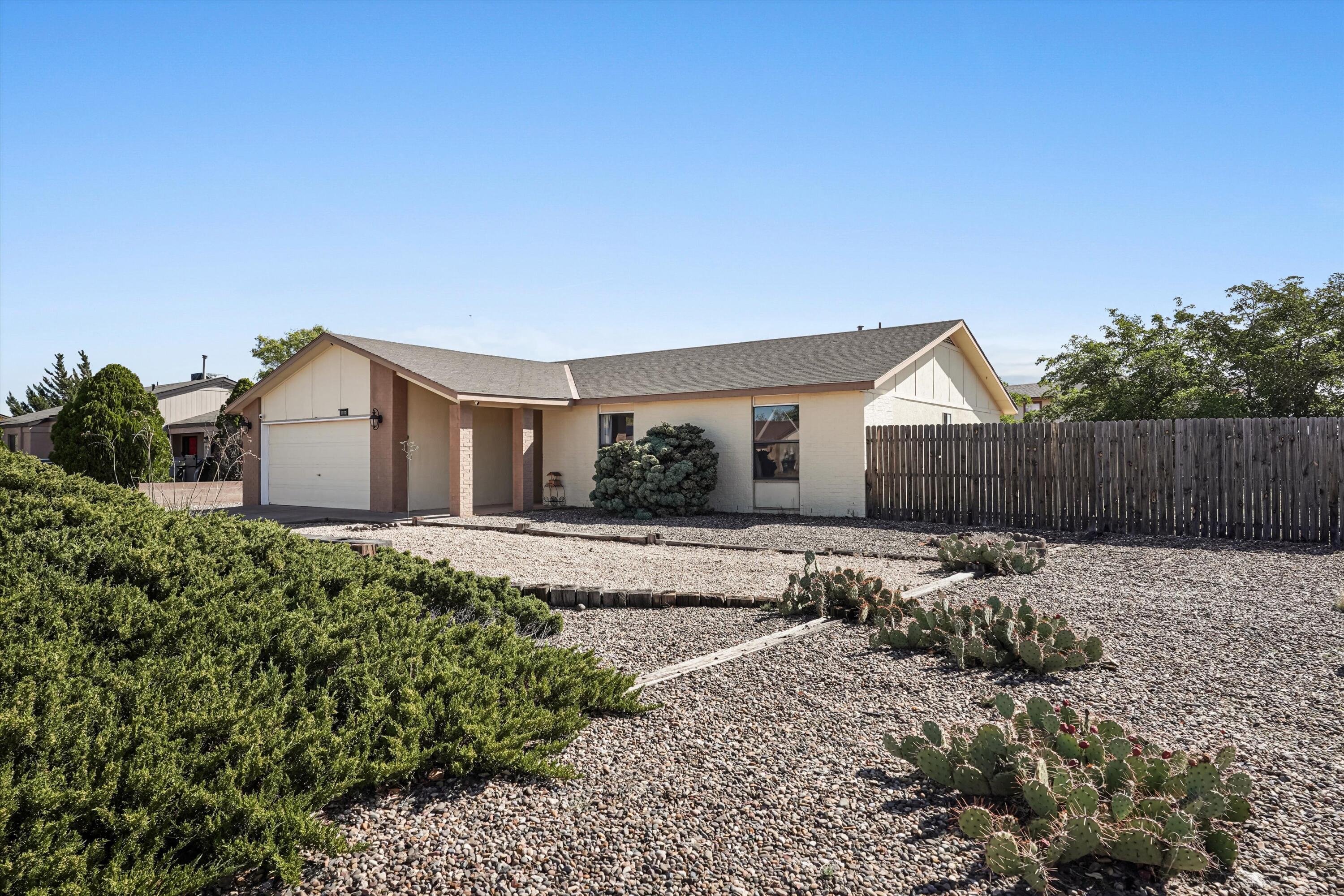 1900 Roanoke Drive NE, Albuquerque, NM 87114