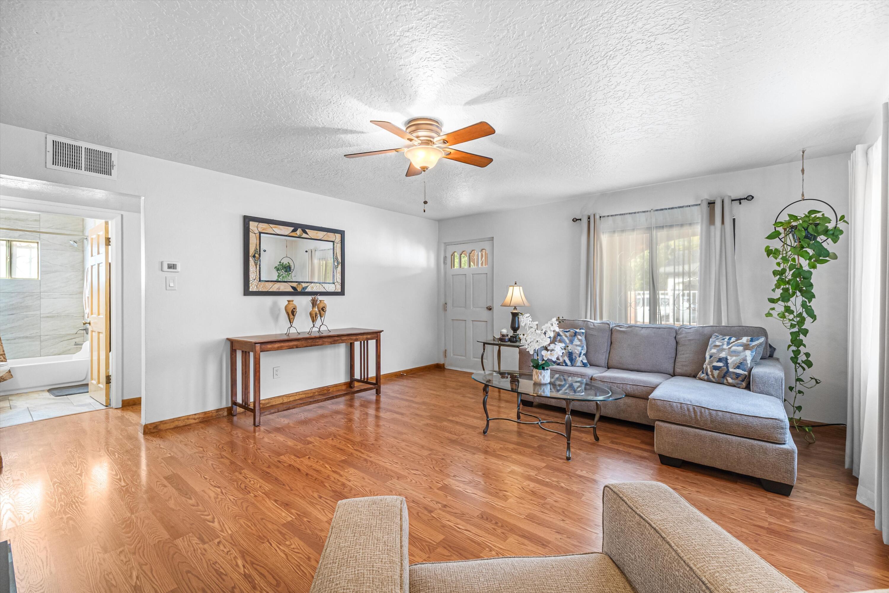 Photo 6 — 1834 Sunset Gardens Road SW