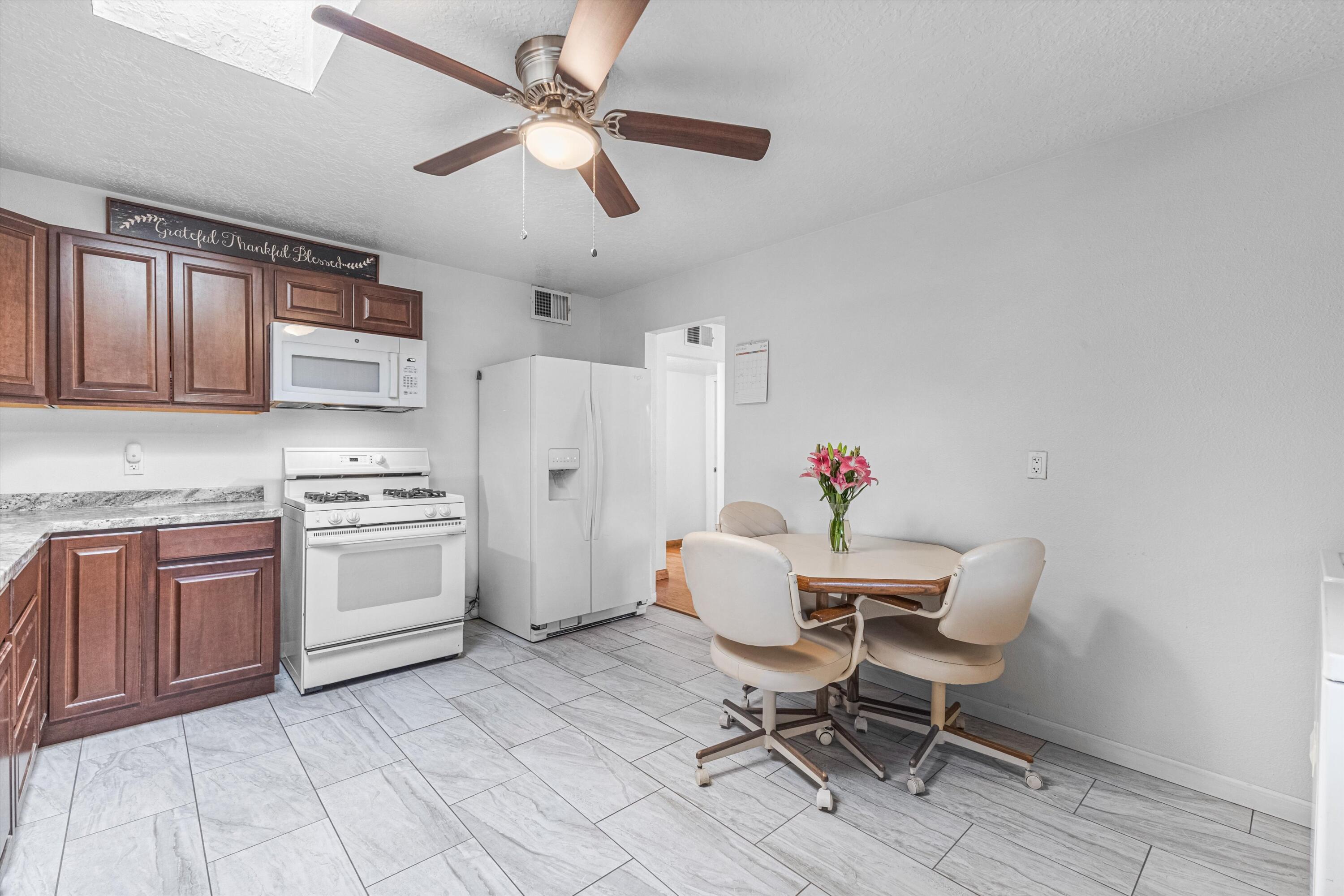 Photo 8 — 1834 Sunset Gardens Road SW