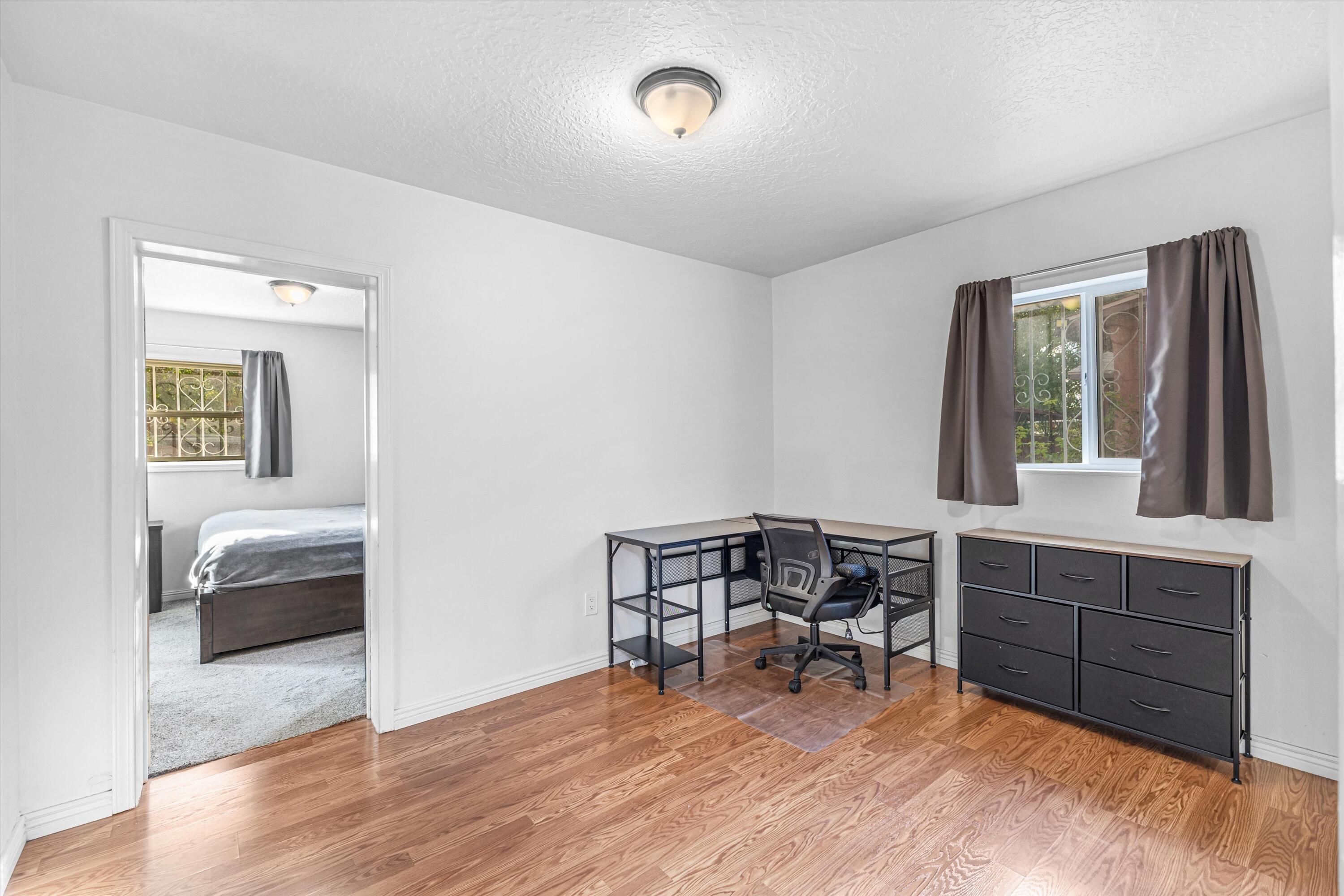 Photo 16 — 1834 Sunset Gardens Road SW