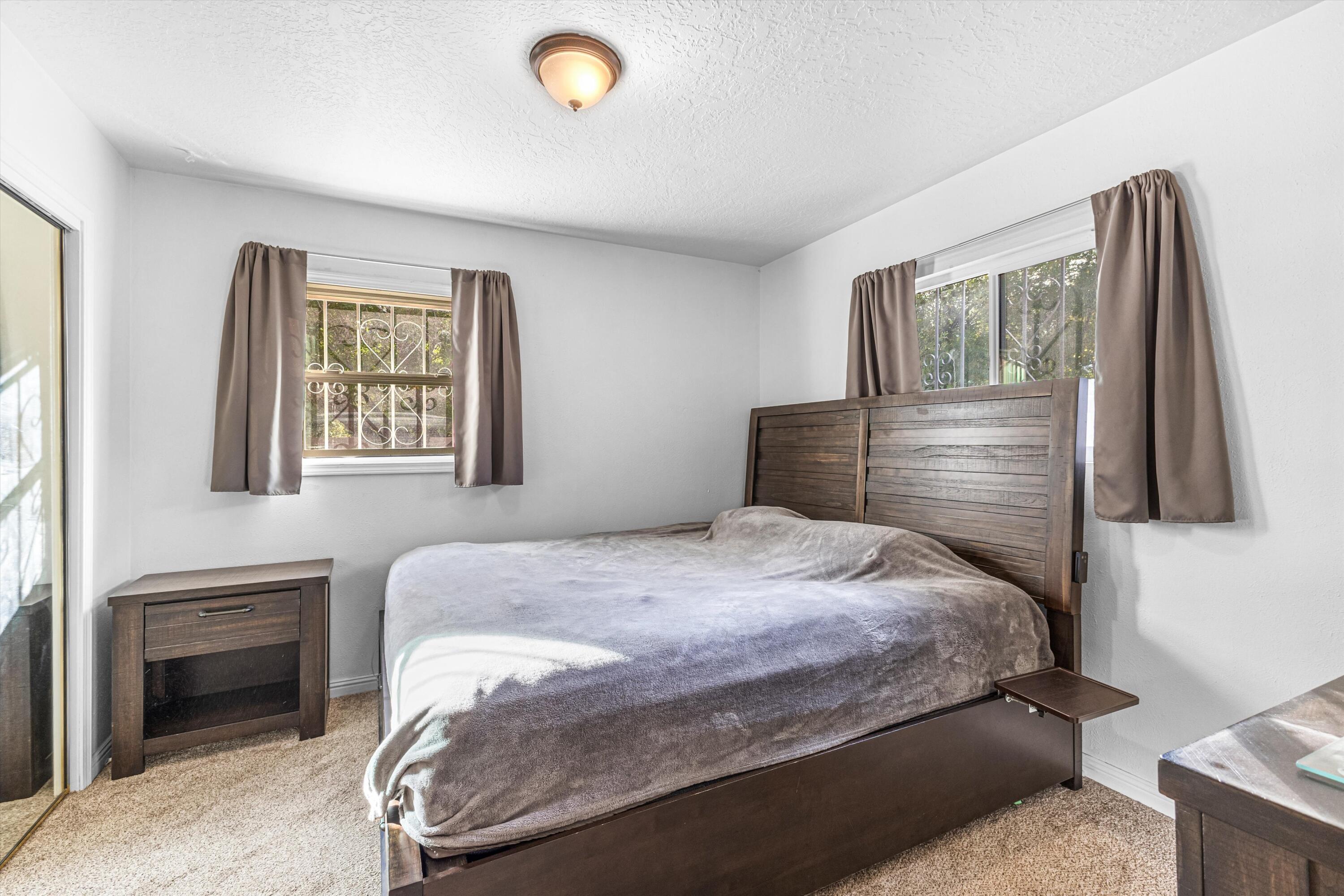 Photo 18 — 1834 Sunset Gardens Road SW