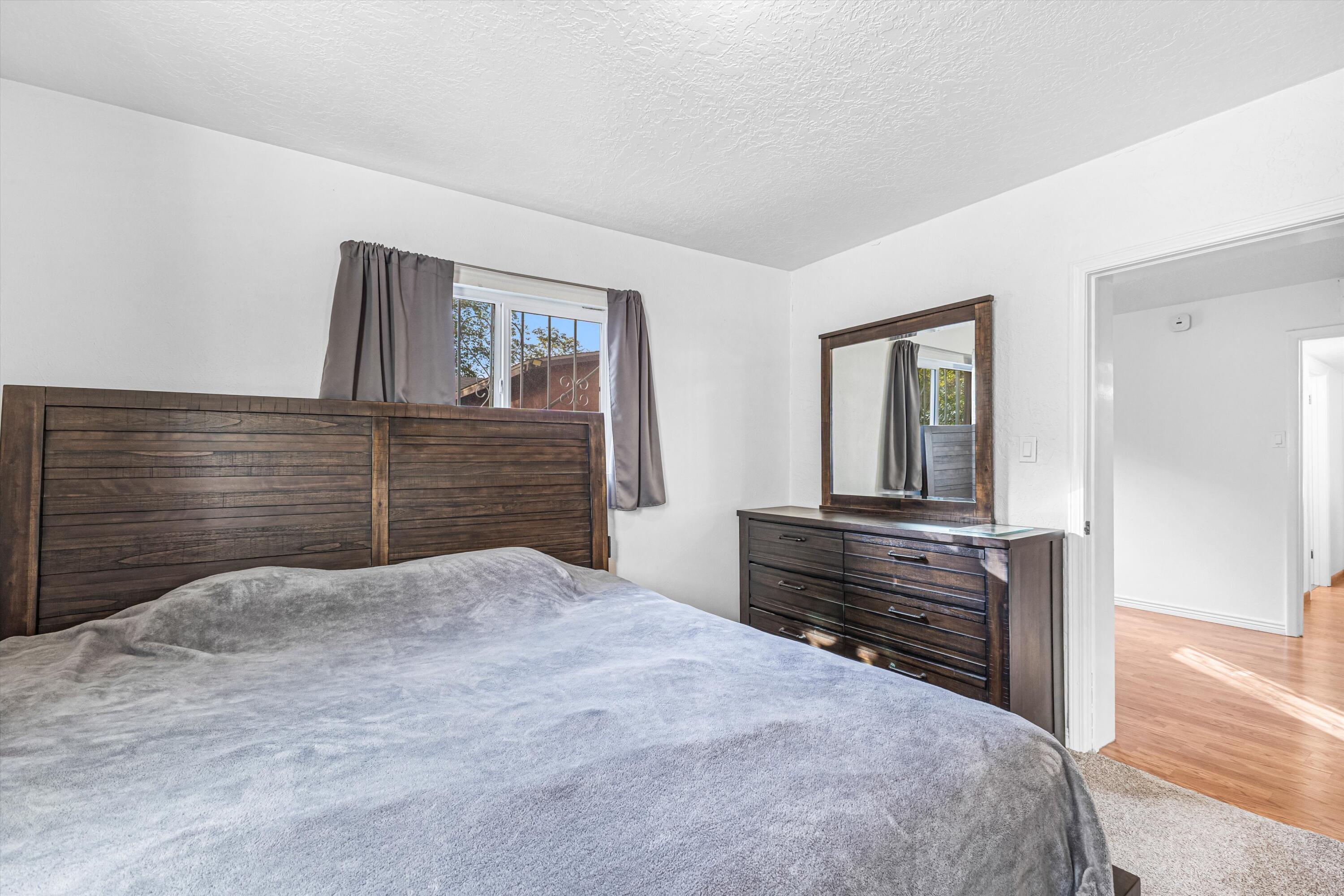 Photo 19 — 1834 Sunset Gardens Road SW