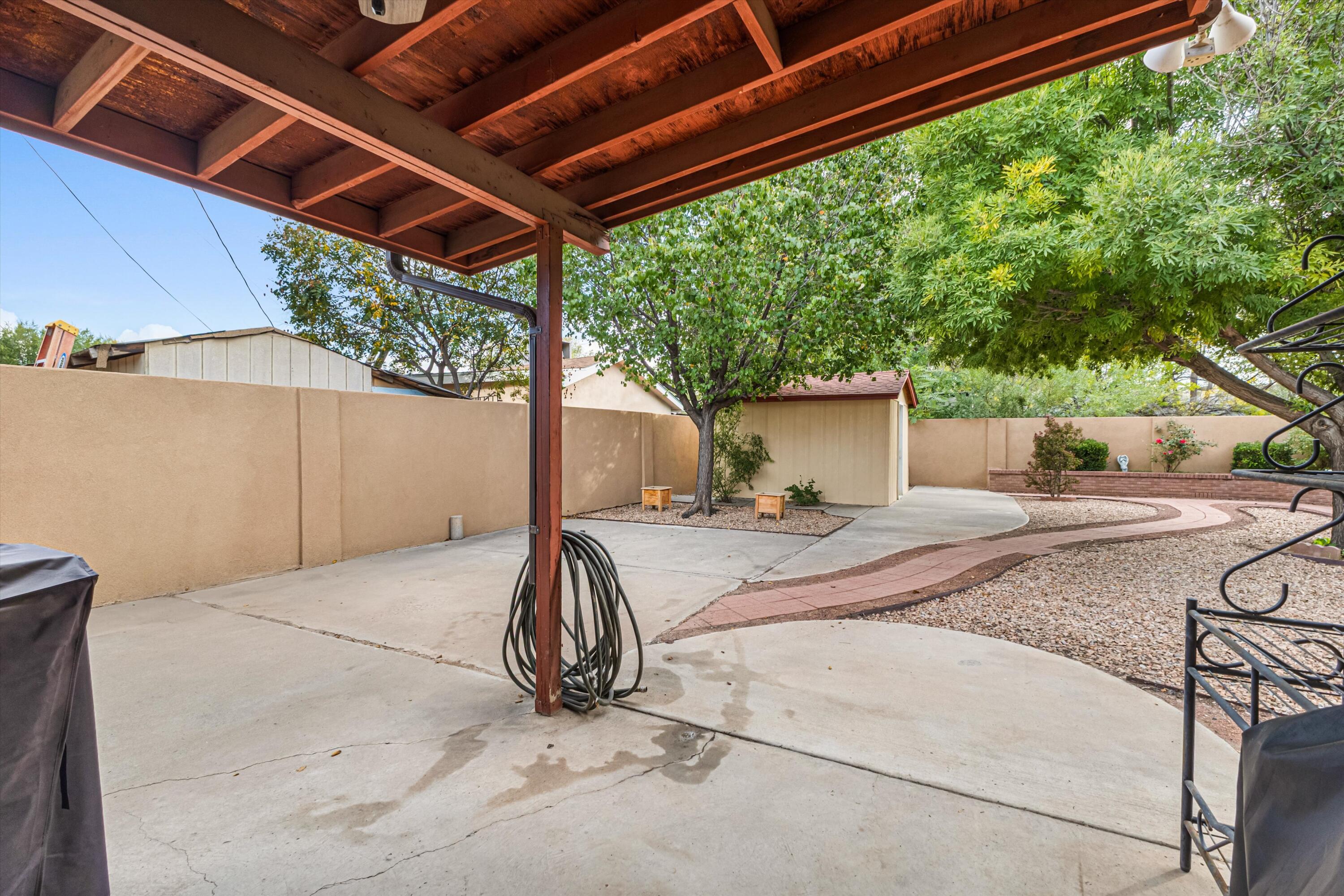 Photo 3 — 1834 Sunset Gardens Road SW