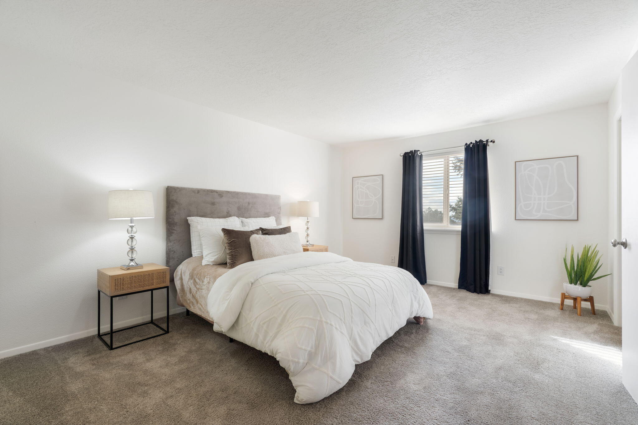 Photo 18 — 13266 Candelaria Road NE