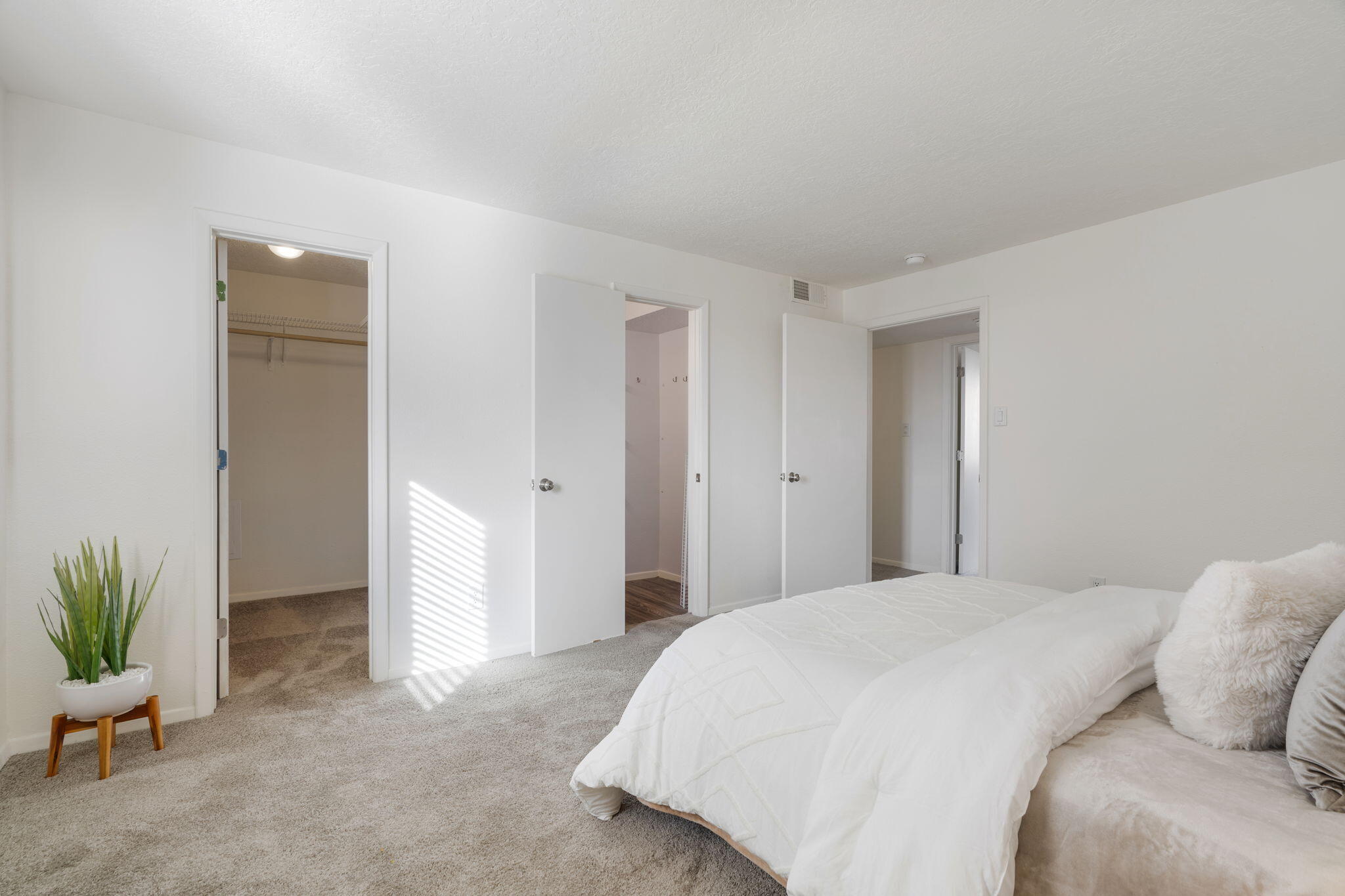 Photo 16 — 13266 Candelaria Road NE