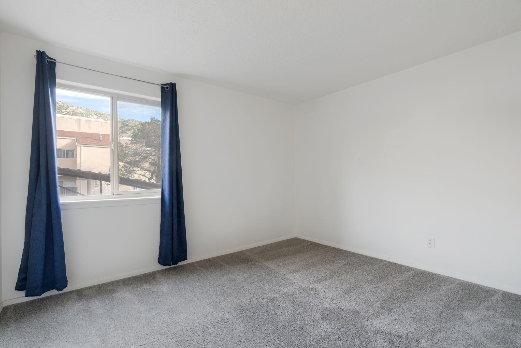 Photo 14 — 13266 Candelaria Road NE