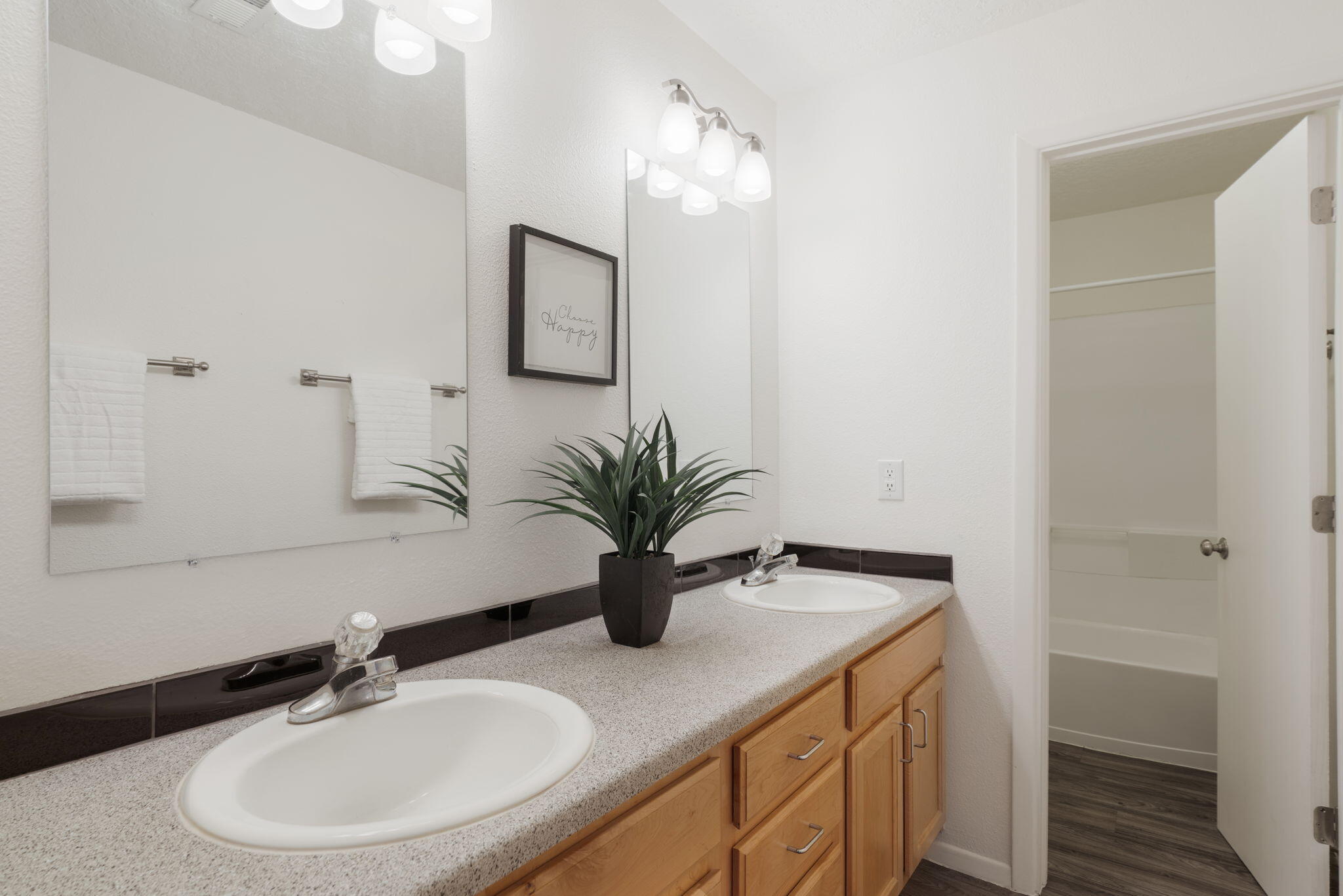 Photo 12 — 13266 Candelaria Road NE