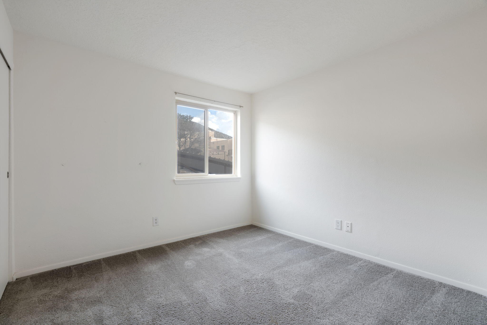 Photo 11 — 13266 Candelaria Road NE