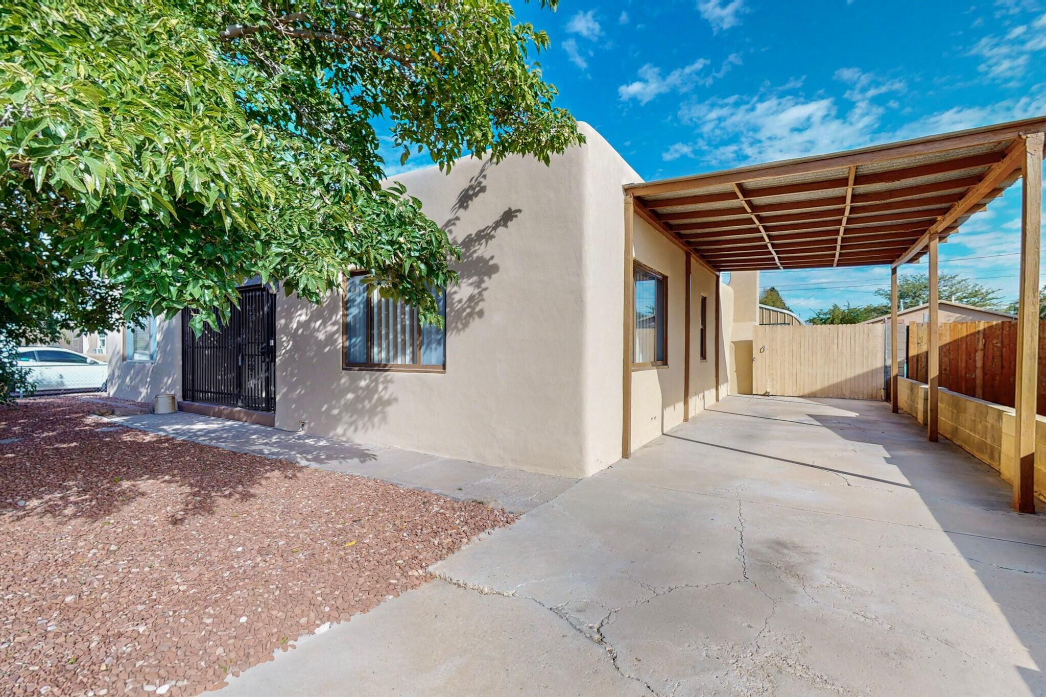 519 Palo Duro Avenue NW, Albuquerque, NM 87107