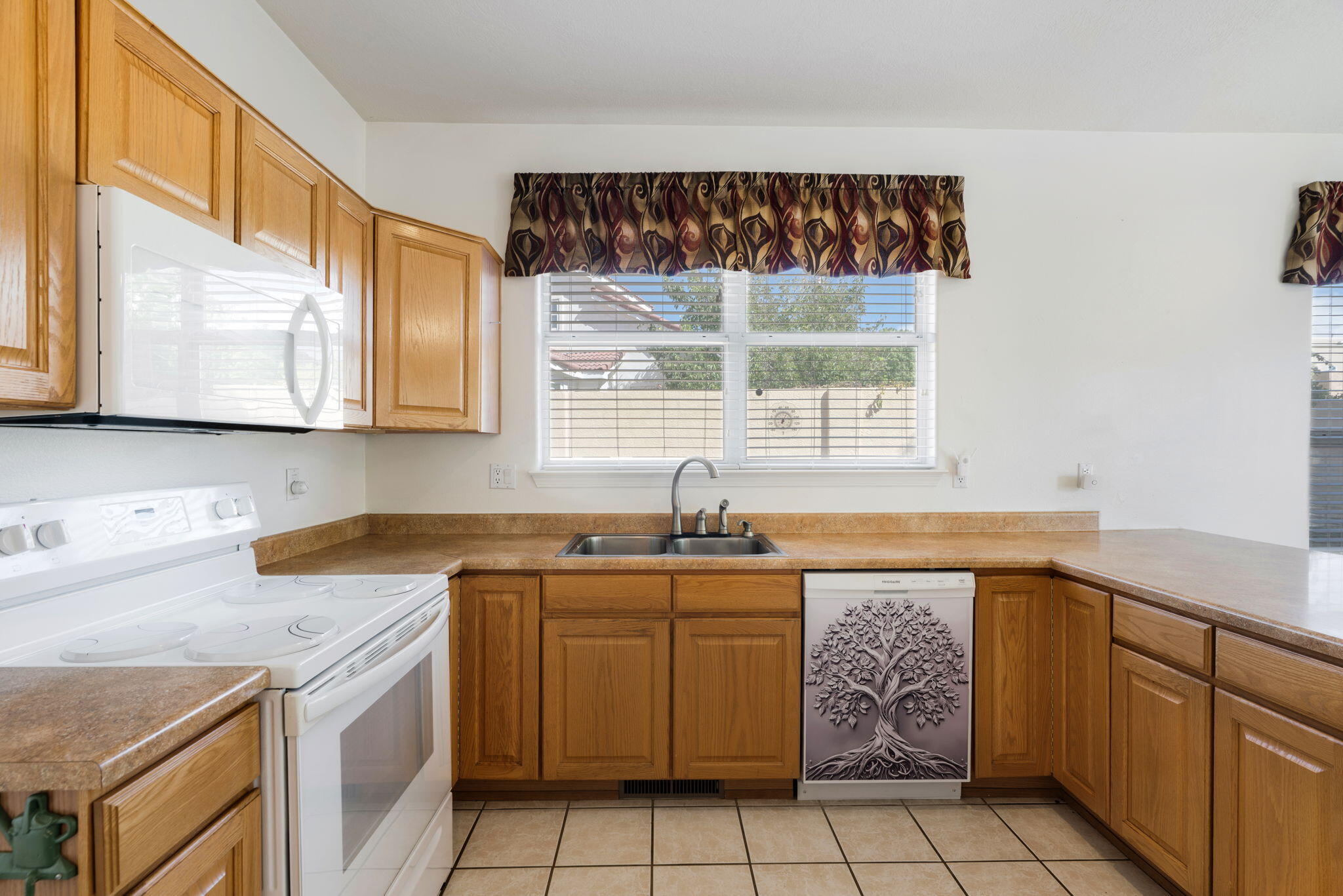 Photo 18 — 7509 Palomas Park Avenue NE